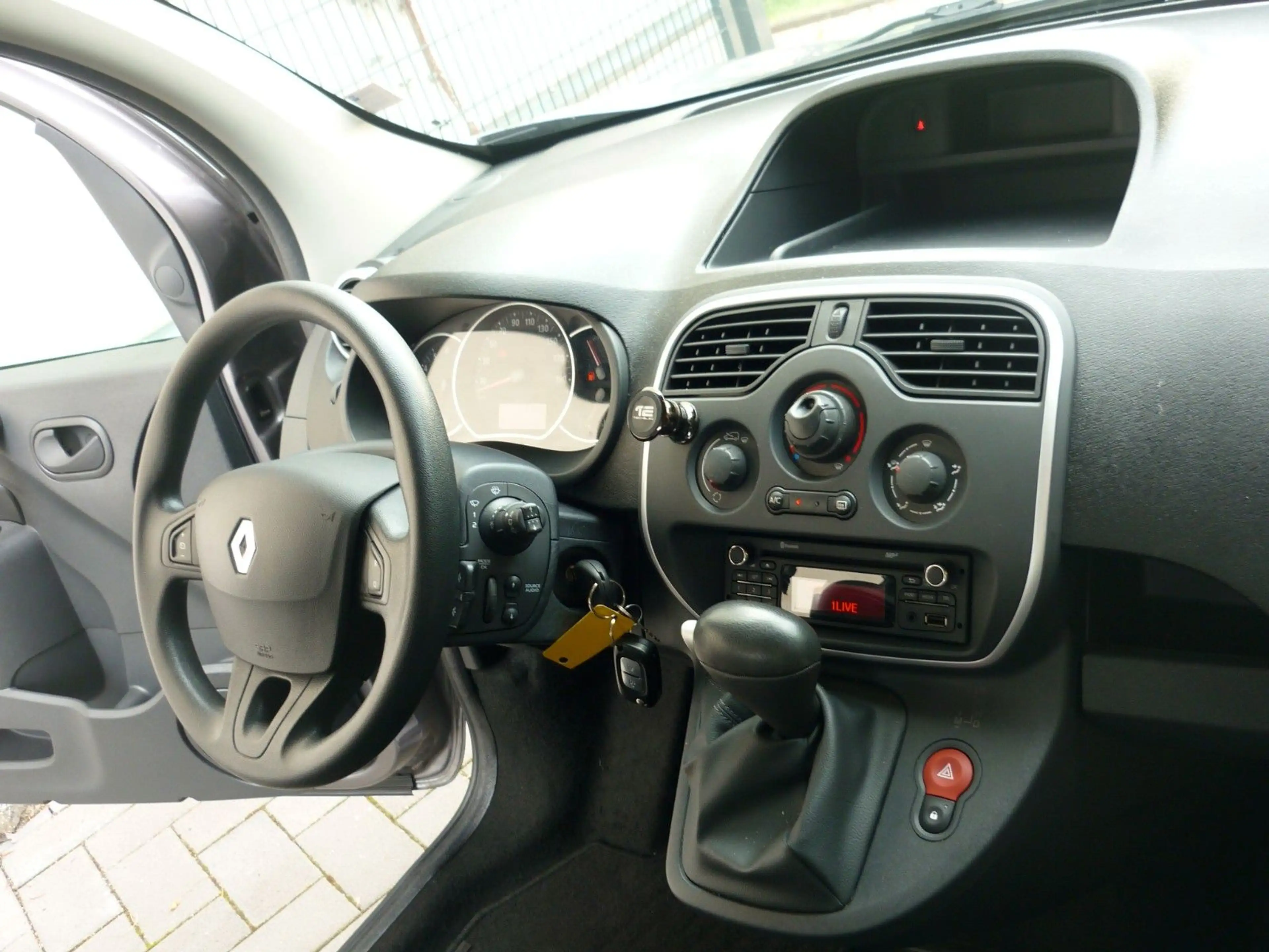 Renault Kangoo KANGOO MAXI+110 DCI+AUTOMATIK+7 SITZER+AHK+1HD ! — photo 6