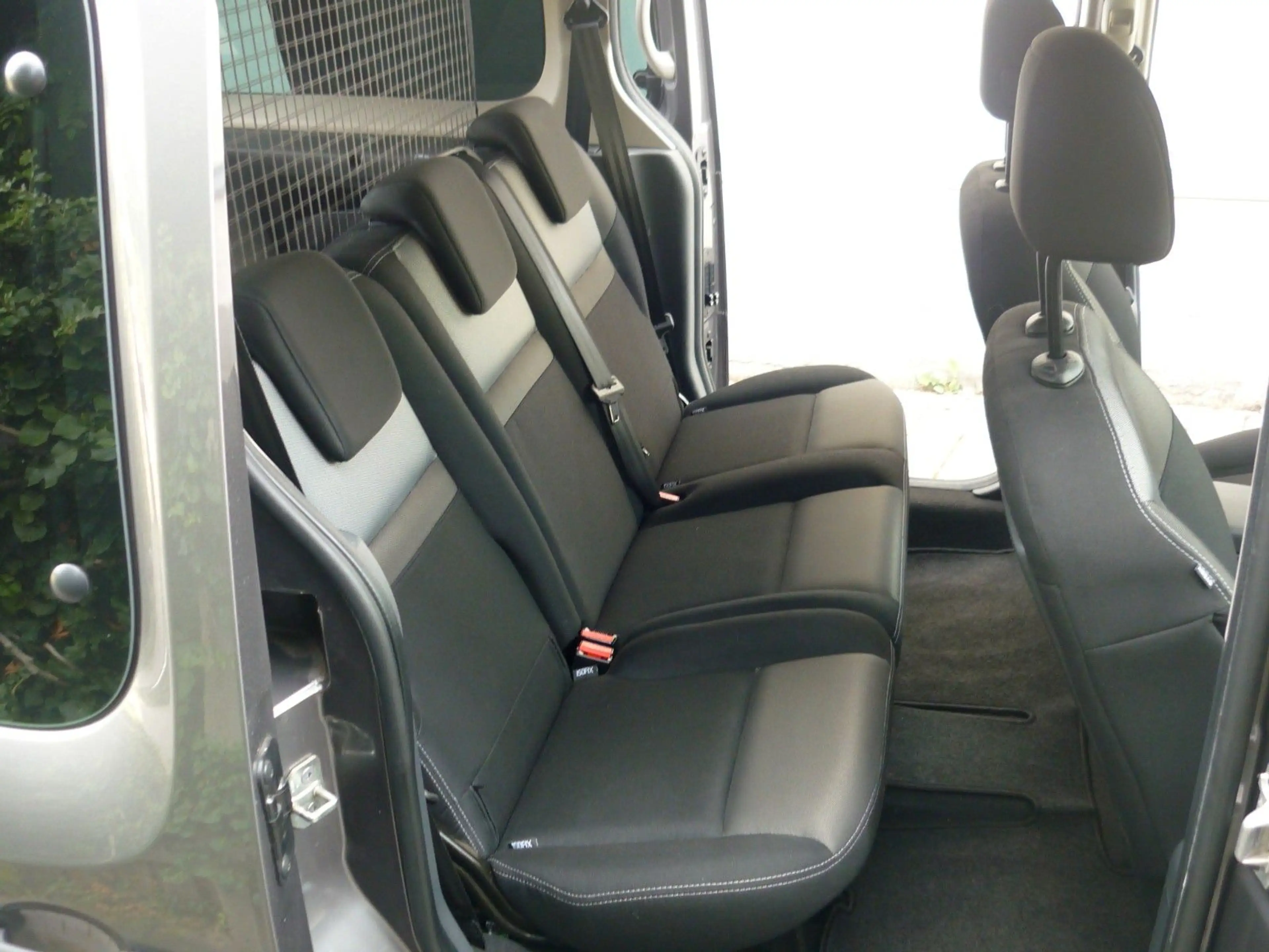Renault Kangoo KANGOO MAXI+110 DCI+AUTOMATIK+7 SITZER+AHK+1HD ! — photo 12
