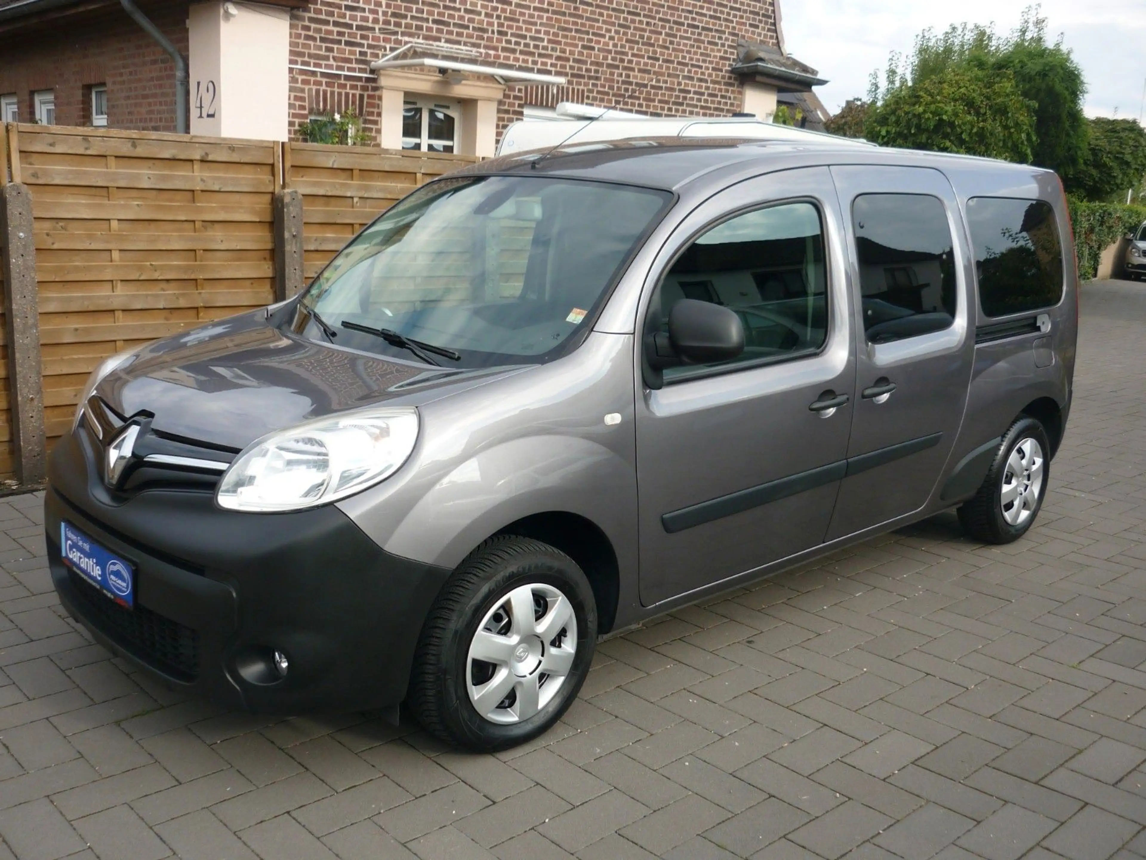 Renault Kangoo KANGOO MAXI+110 DCI+AUTOMATIK+7 SITZER+AHK+1HD !