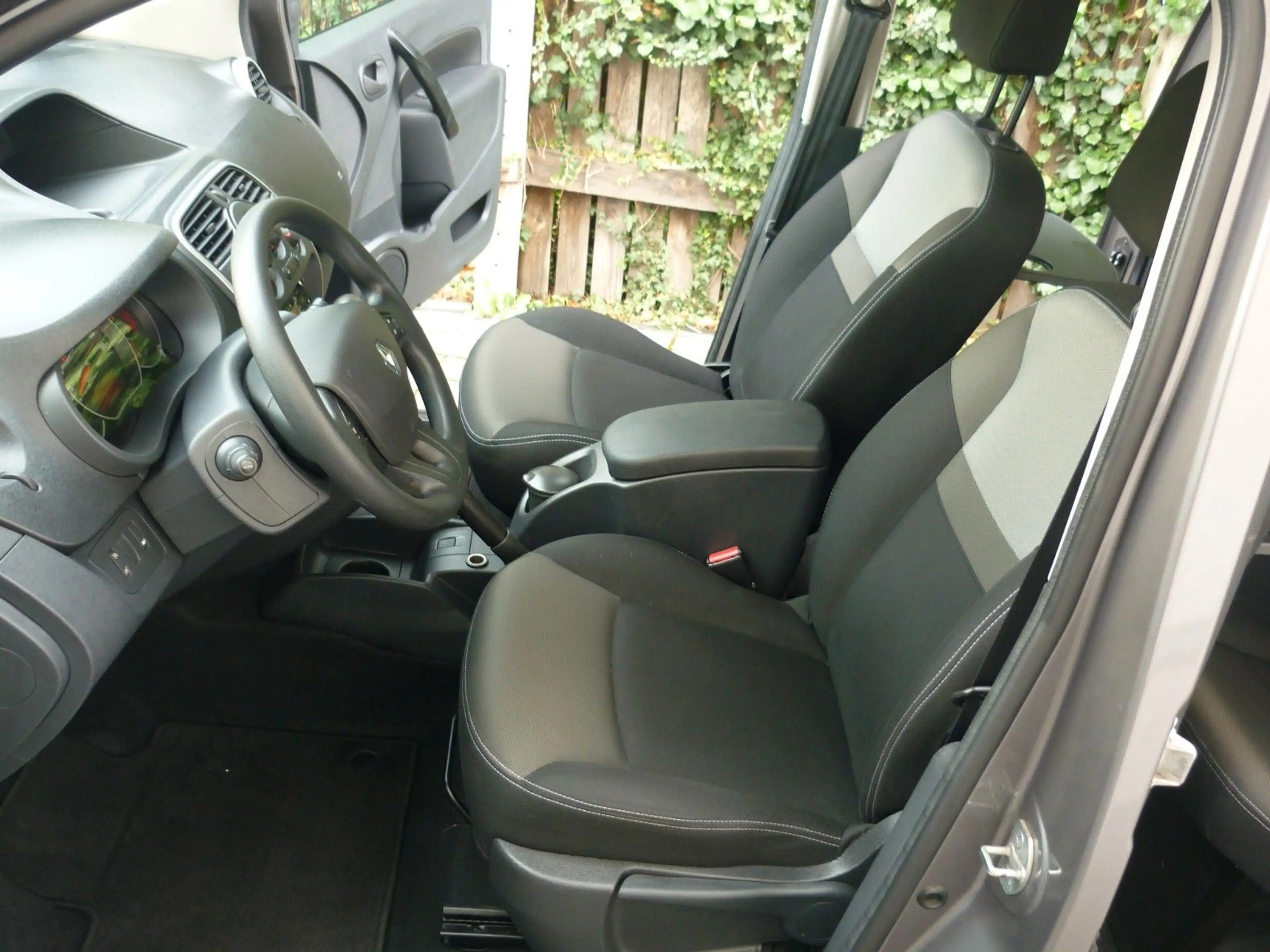 Renault Kangoo KANGOO MAXI+110 DCI+AUTOMATIK+7 SITZER+AHK+1HD ! — photo 5