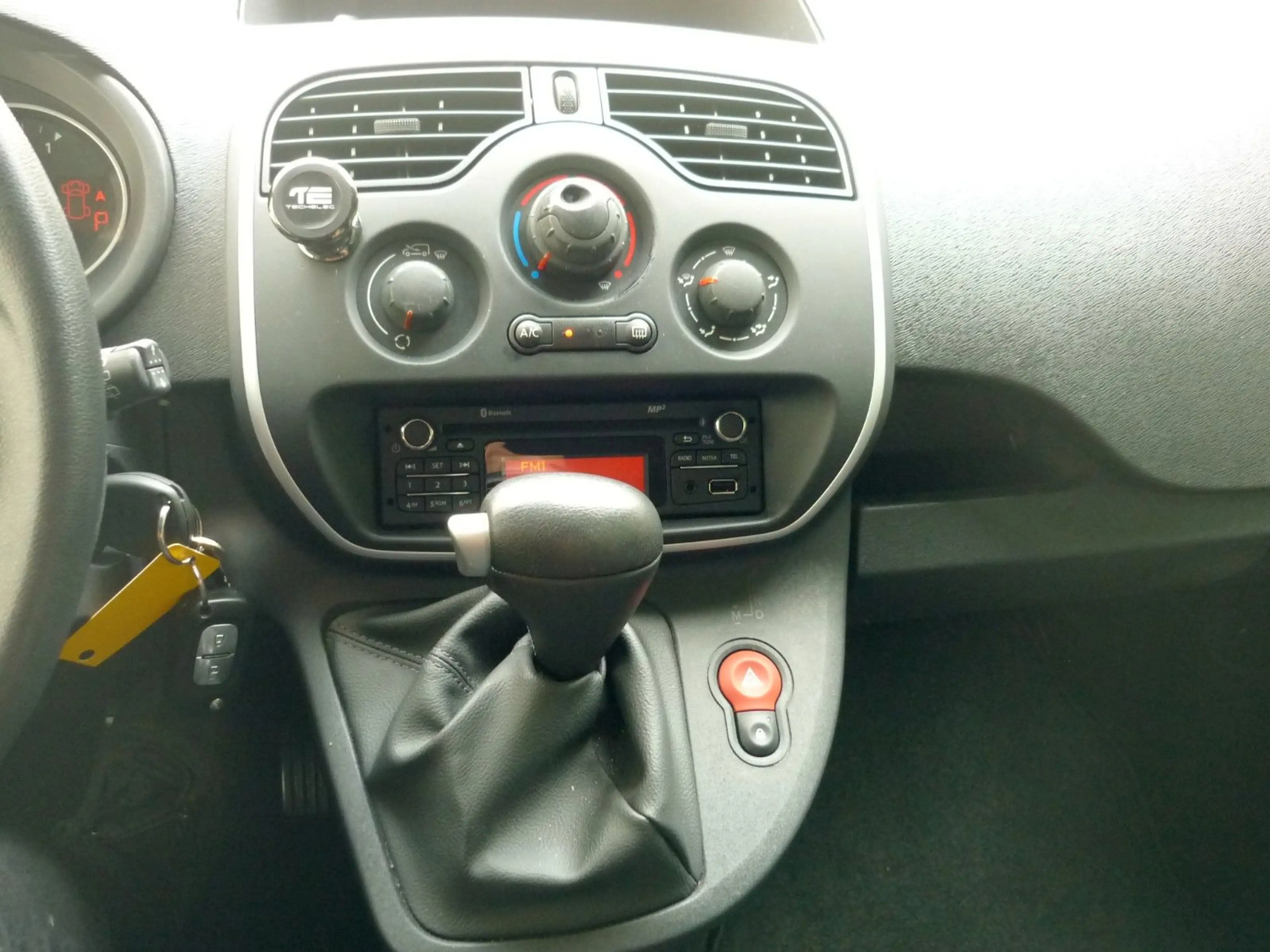 Renault Kangoo KANGOO MAXI+110 DCI+AUTOMATIK+7 SITZER+AHK+1HD ! — photo 9