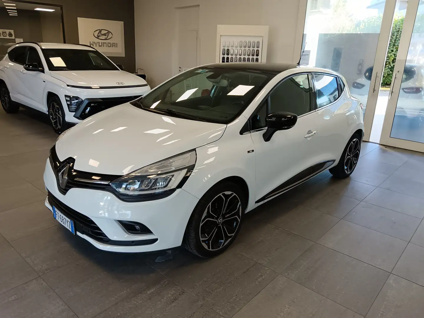 Renault Clio Clio IV 2017 0.9 tce Moschino Intens Gpl 90cv Bianco - 2