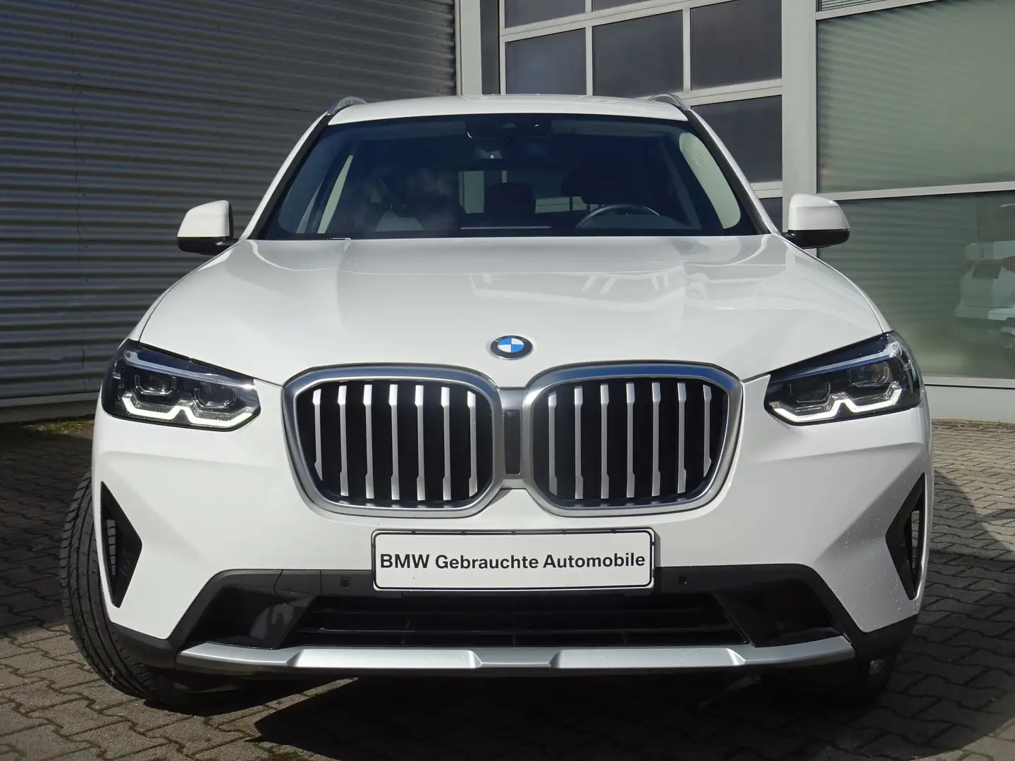 BMW X3 xDrive20d Sportsitze Parkassist Kamera LM SH Weiß - 2