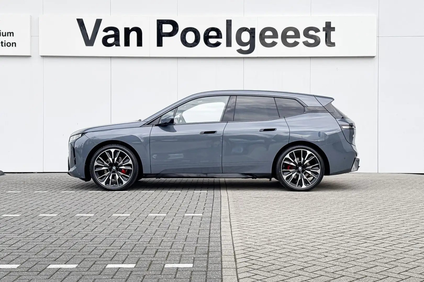 BMW iX xDrive45 101 kWh Trekhaak | Innovation Pack | M Sp Grau - 2