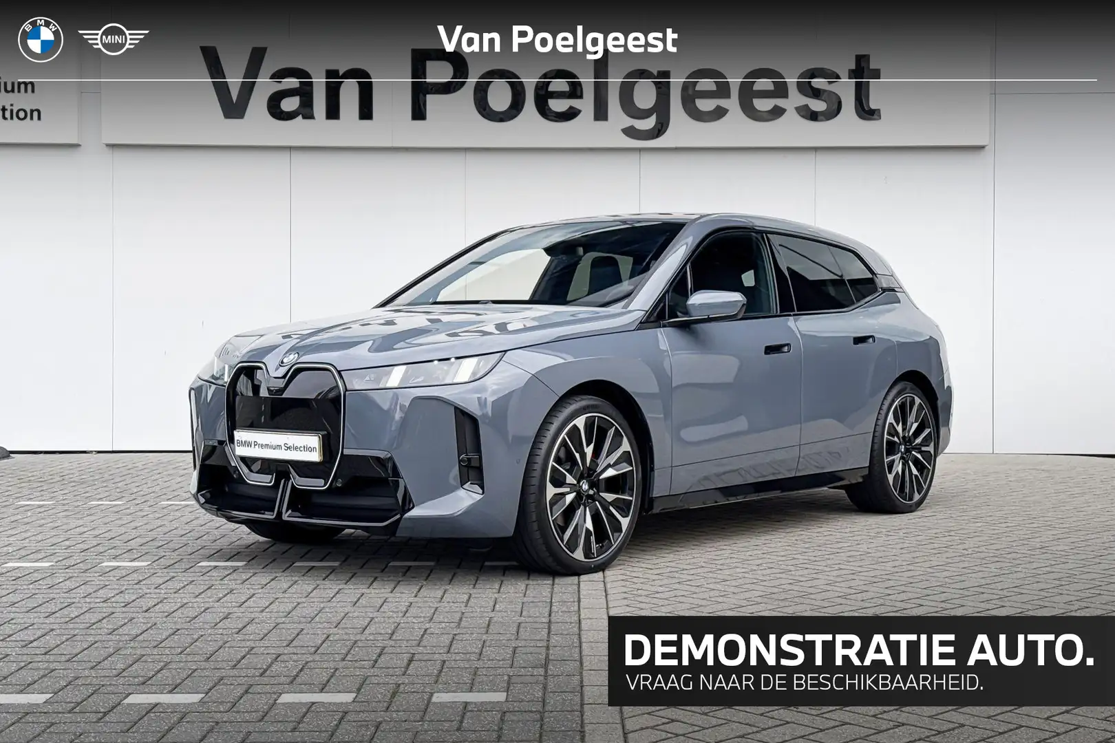 BMW iX xDrive45 101 kWh Trekhaak | Innovation Pack | M Sp Grau - 1