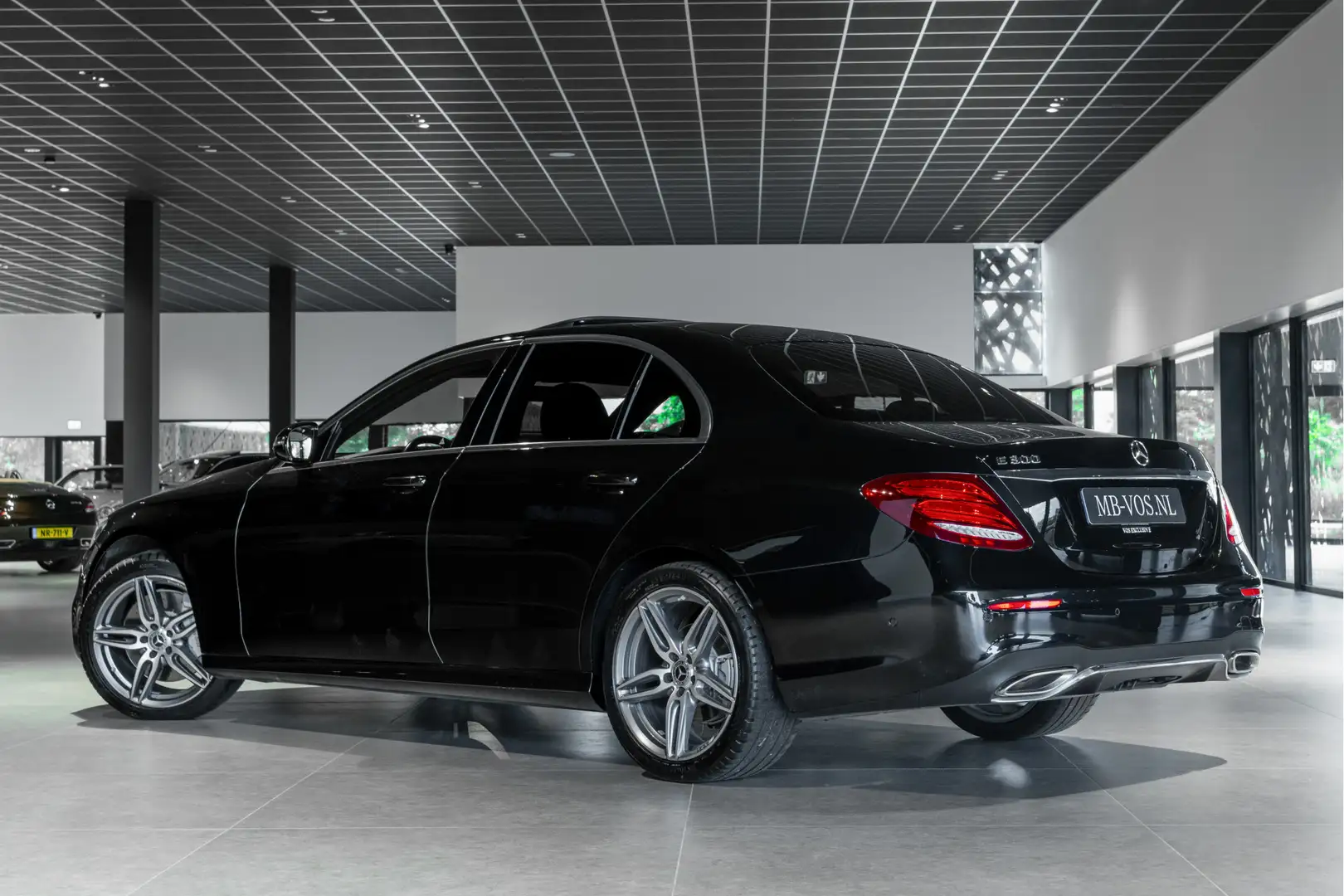 Mercedes-Benz E 300 AMG Schuifdak | Afn-Trekhaak | DAB | Carplay | Ver Zwart - 2