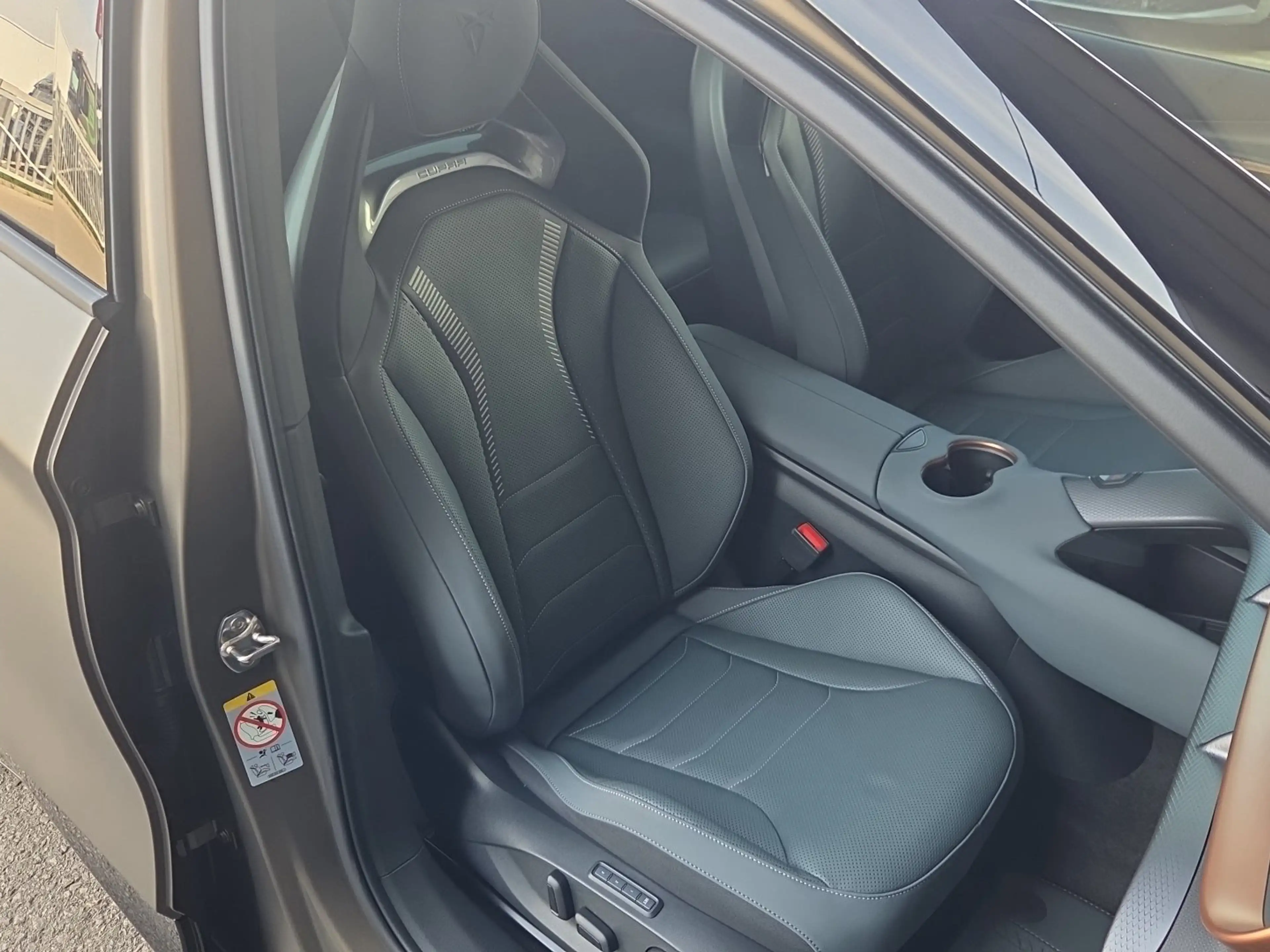 CUPRA Tavascan Extreme 77 210kW/286PS — photo 13