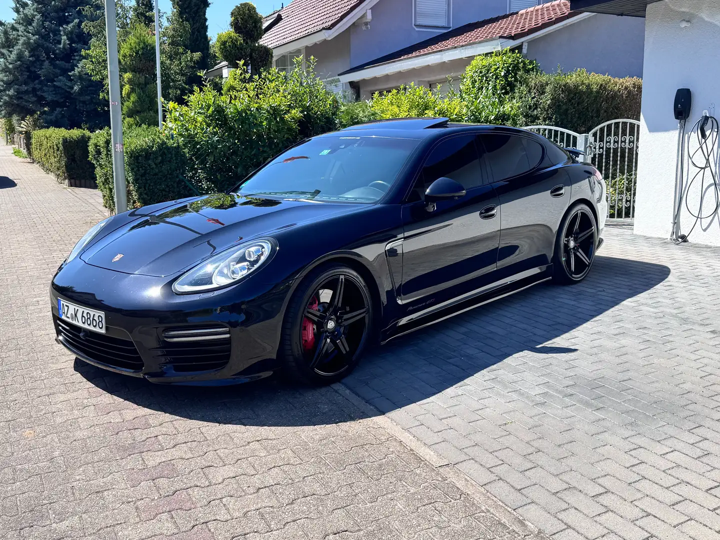 Porsche Panamera GTS Schwarz - 1