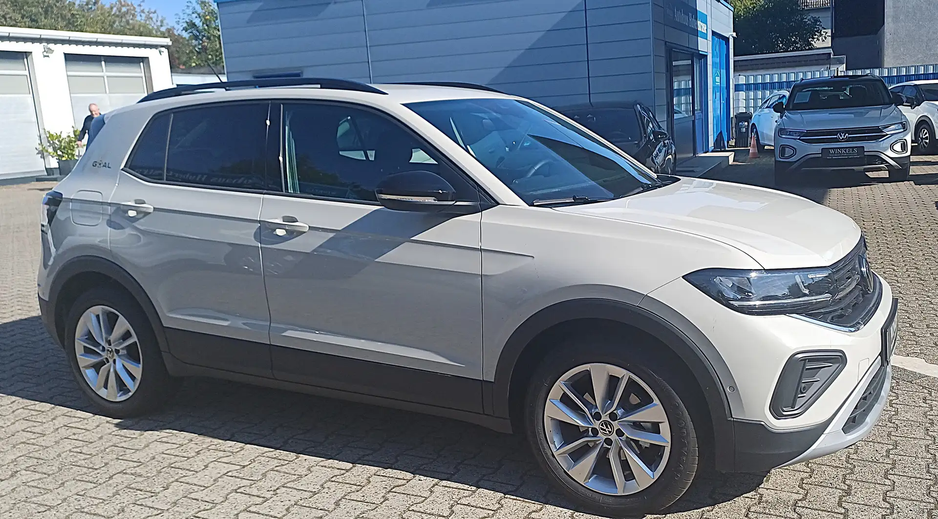 Volkswagen T-Cross Goal-Klimaaut-Navi-Kamera-Leder-Sitzhg-Alu-DAB-17" Beige - 1