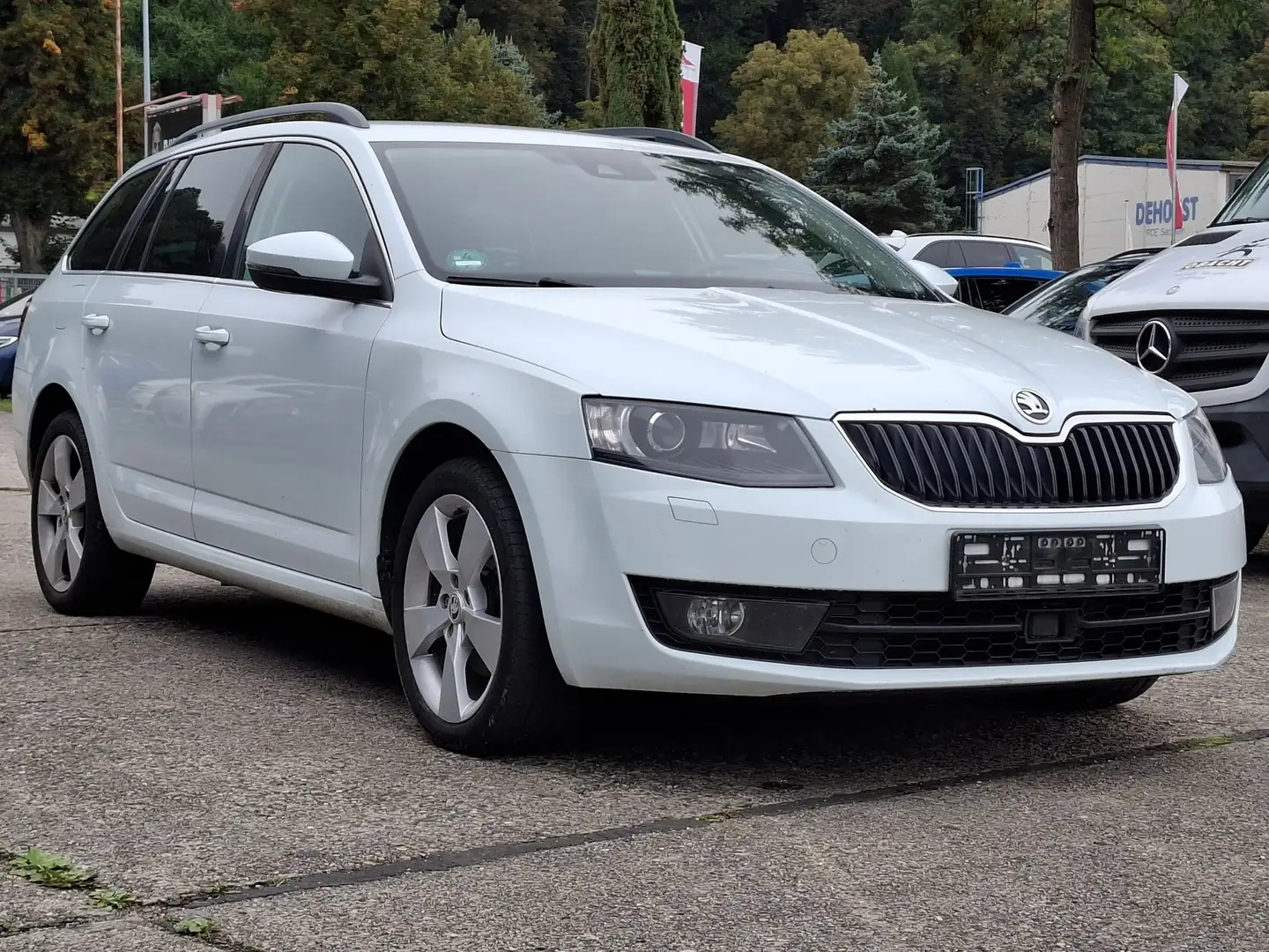 Skoda Octavia Style 2.0 TDI / Automatik / TÜV 05.2027 Weiß - 1
