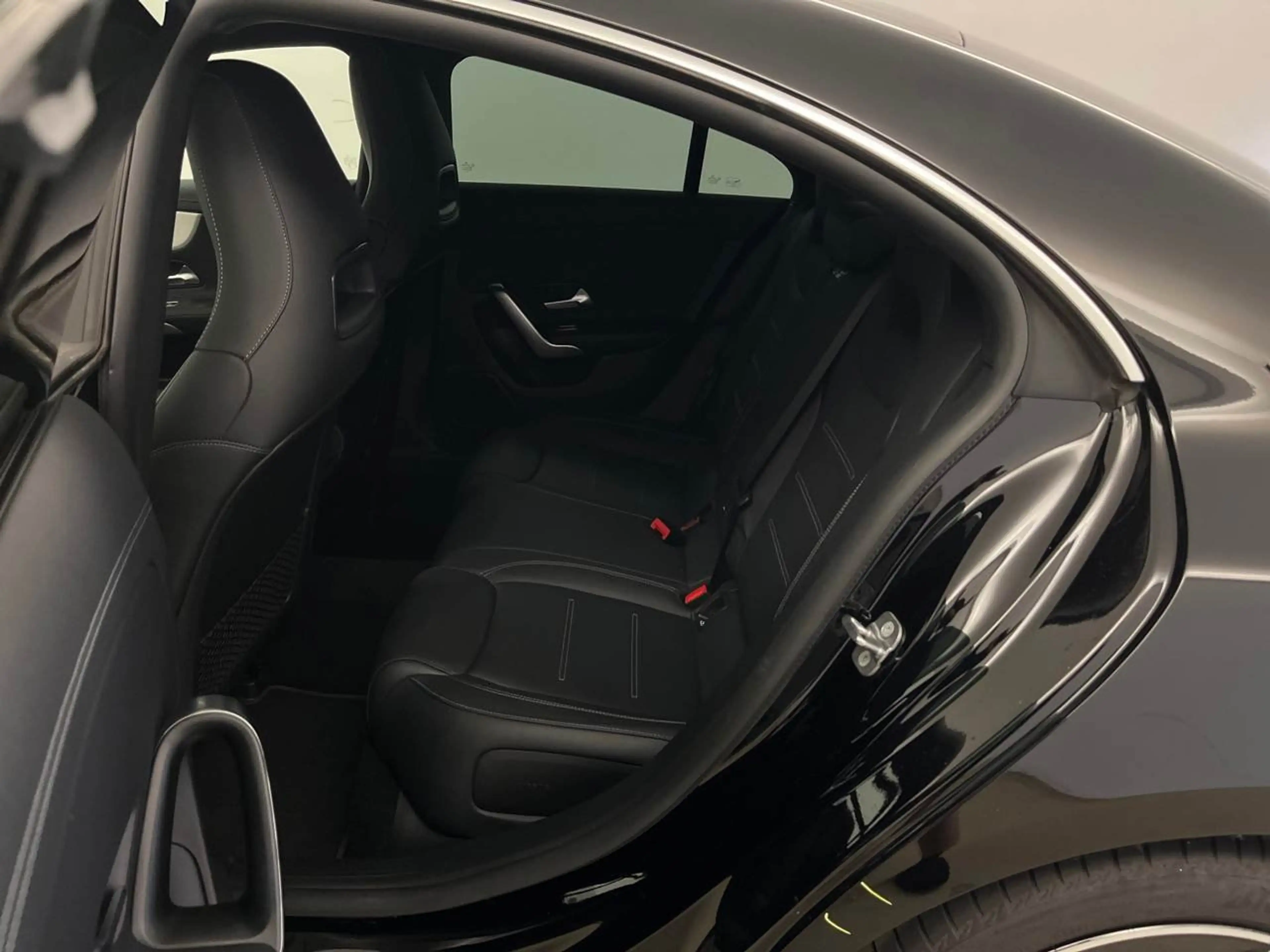 Mercedes-Benz CLA 220 d AMG Line AHK SpoSi StHz Key LED Lane — photo 10