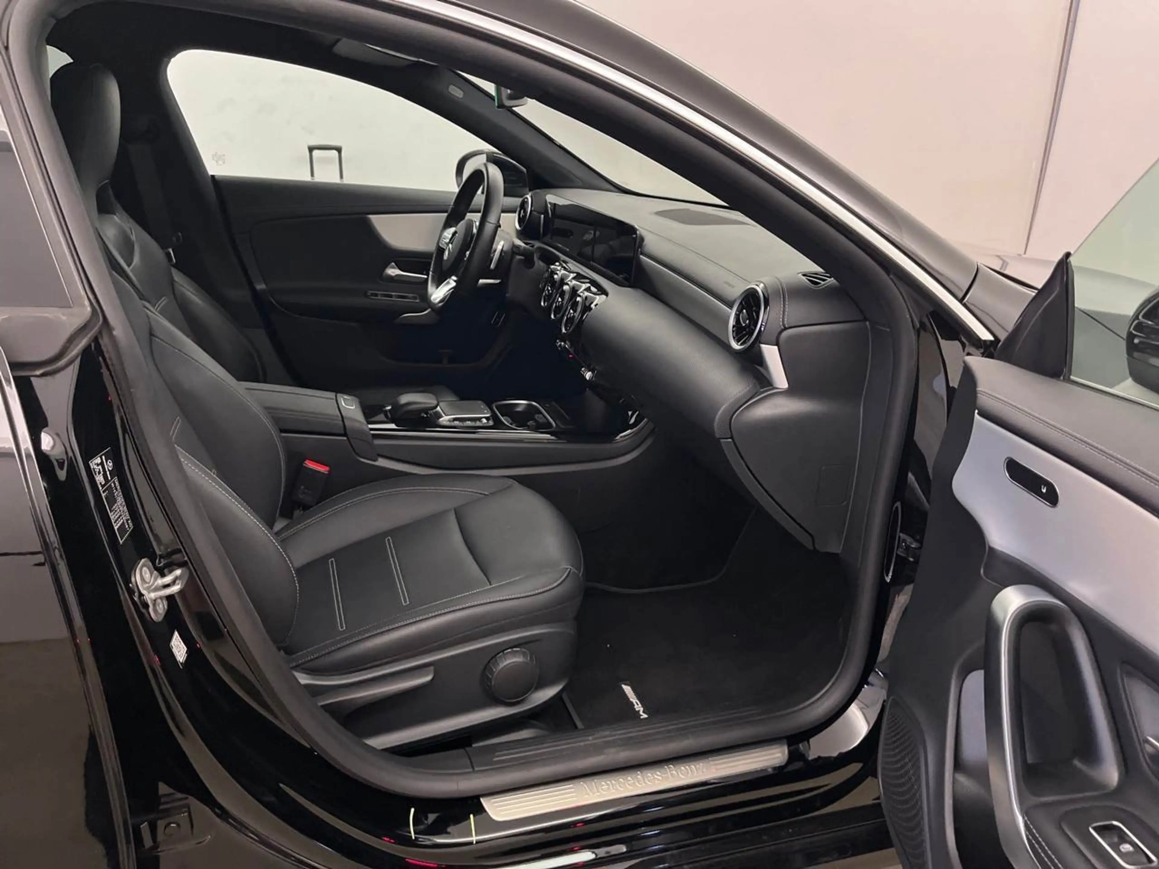Mercedes-Benz CLA 220 d AMG Line AHK SpoSi StHz Key LED Lane — photo 8