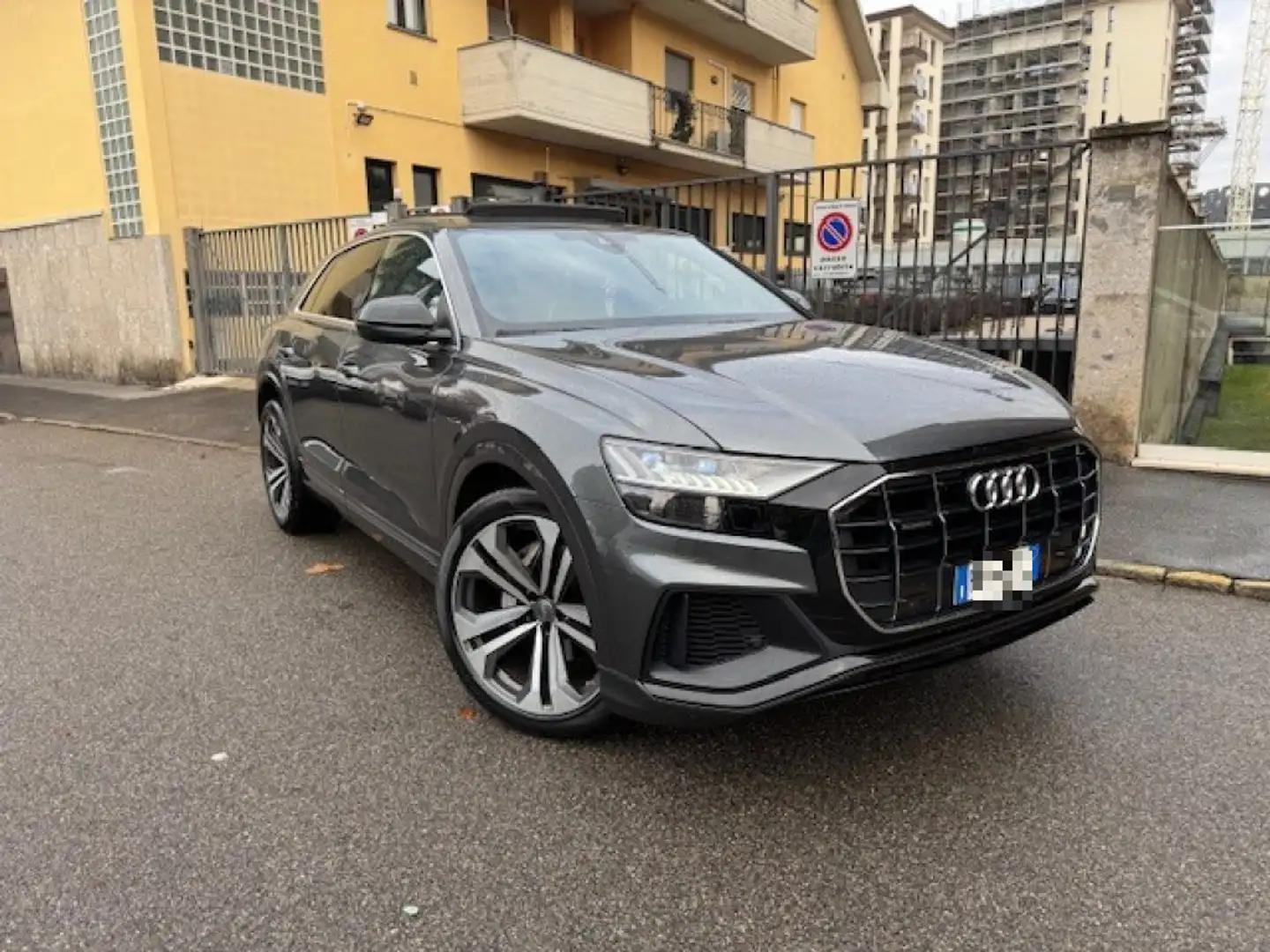 Audi Q8 50 TDI 286 CV quattro S-LINE PLUS CERCHI 22 TETTO Grau - 1