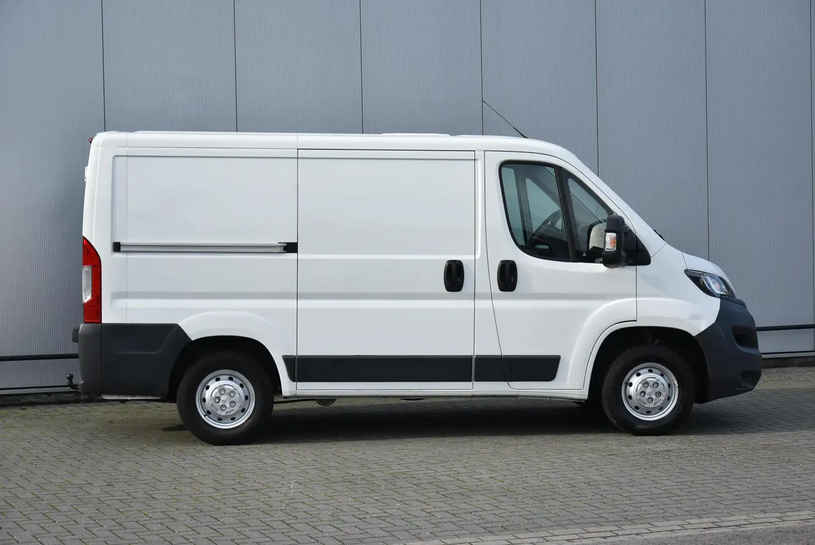 Peugeot Boxer Bestel 330 2.2 HDI L1H2 XR Wit - 2