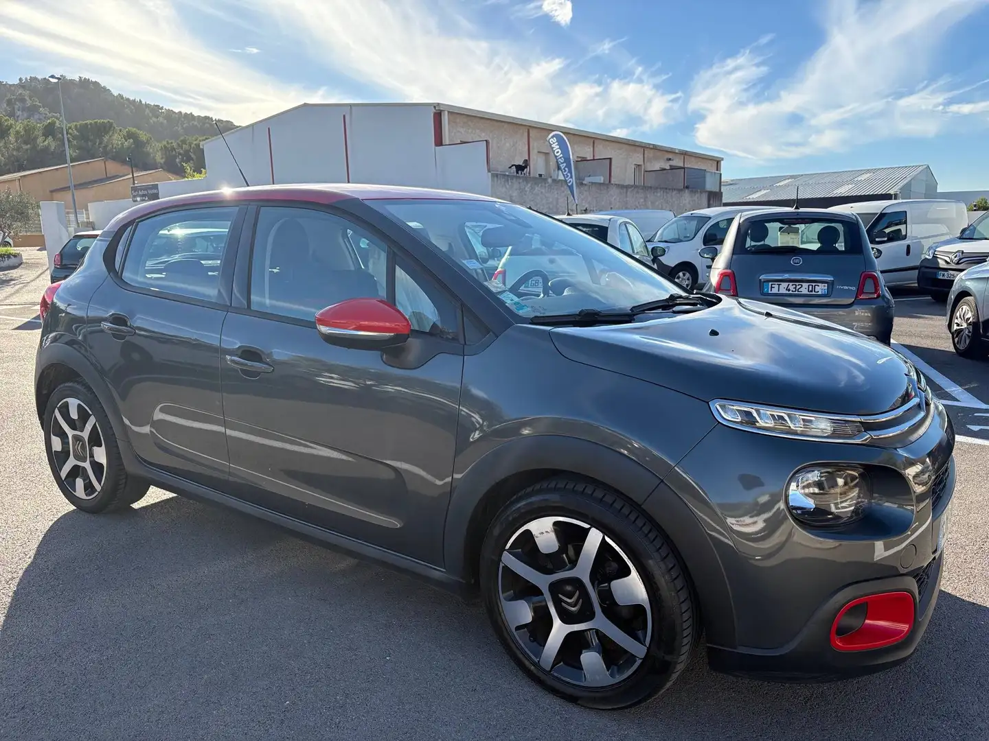 Citroen C3 III BlueHDi 100ch Shine S\u0026amp;S Gris - 2