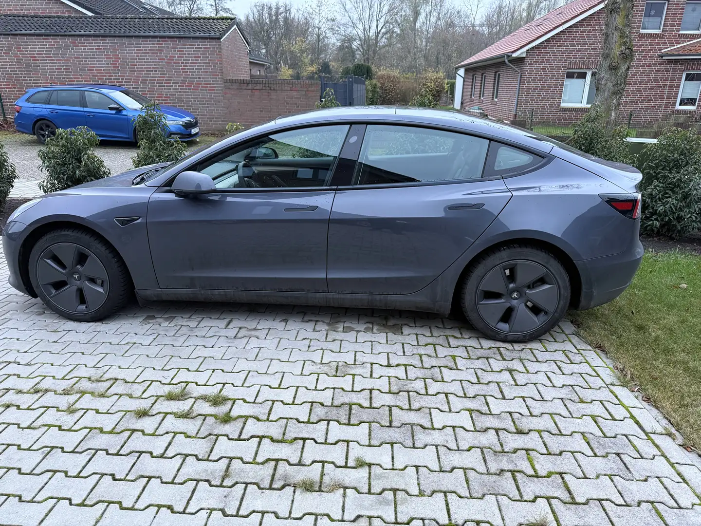 Tesla Model 3 RWD Hinterradantrieb Grau - 1