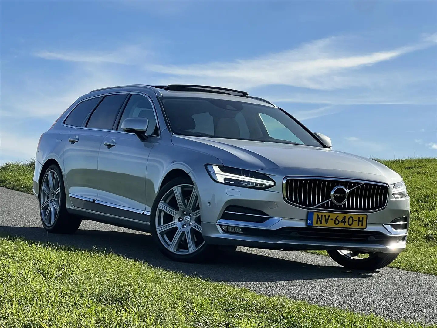 Volvo V90 2.0 T5 Inscription / Pano / Head-up / 360° Camera Gris - 2