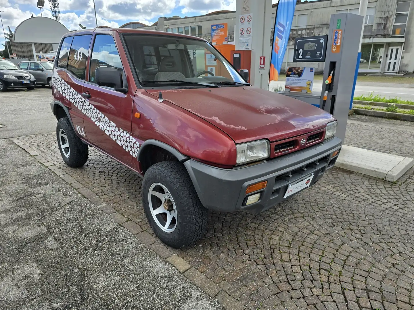 Nissan Terrano 3p 2.7 con 327.000km 4x4 Rojo - 1