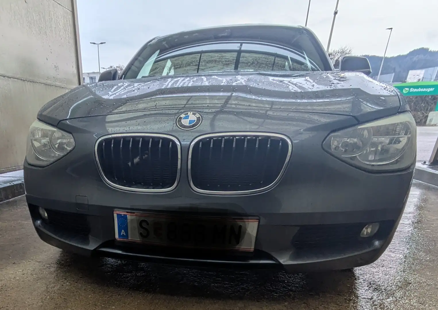 BMW 118 118d Grau - 1