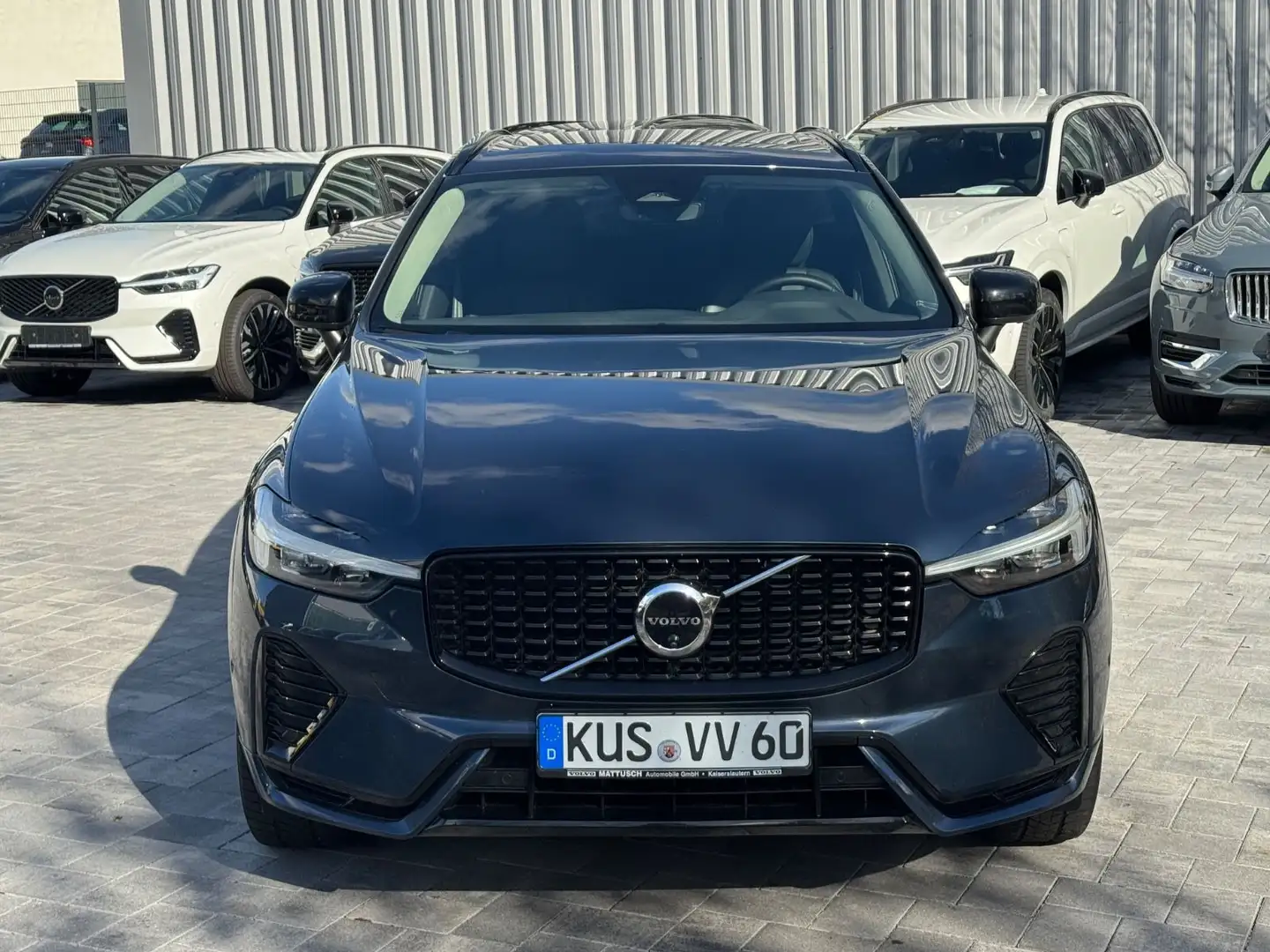 Volvo XC60 B4 PLUS DARK +PANO+GOOGLE+AHK+STANDHZG+1.HD Blau - 2