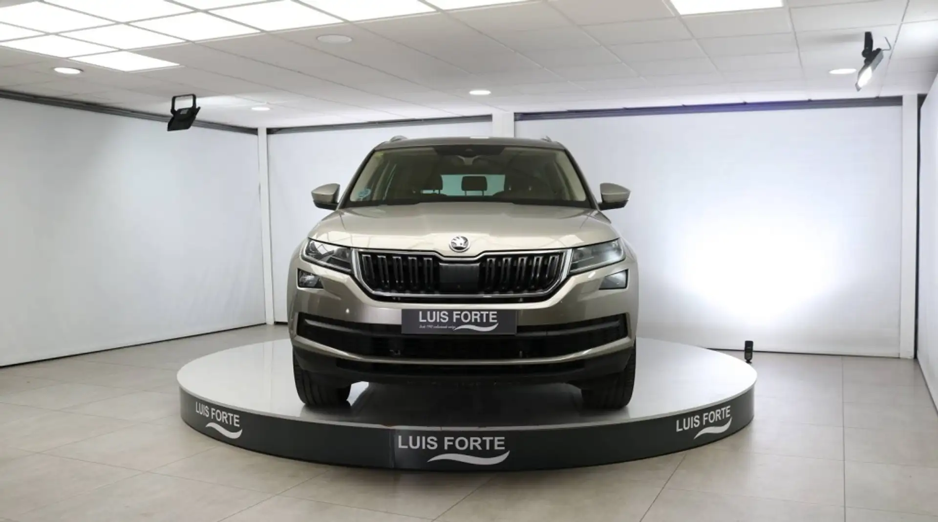 Skoda Kodiaq 2.0TDI AB tech Ambition 4x4 DSG 140kW Gris - 2