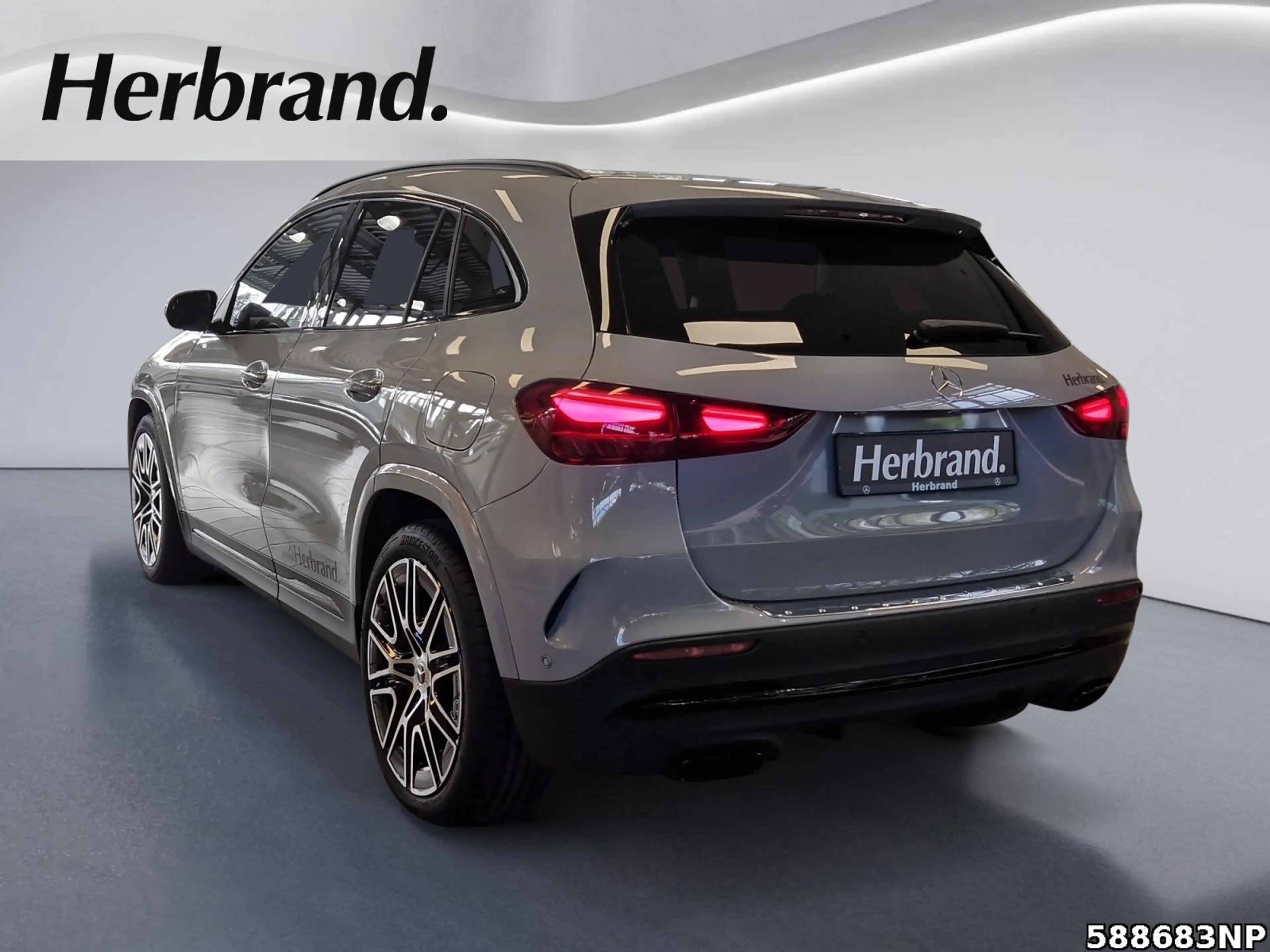Mercedes-Benz GLA 200 SPECIAL-EDITION+20"+MULTIBEAM+360°+AHK — photo 5