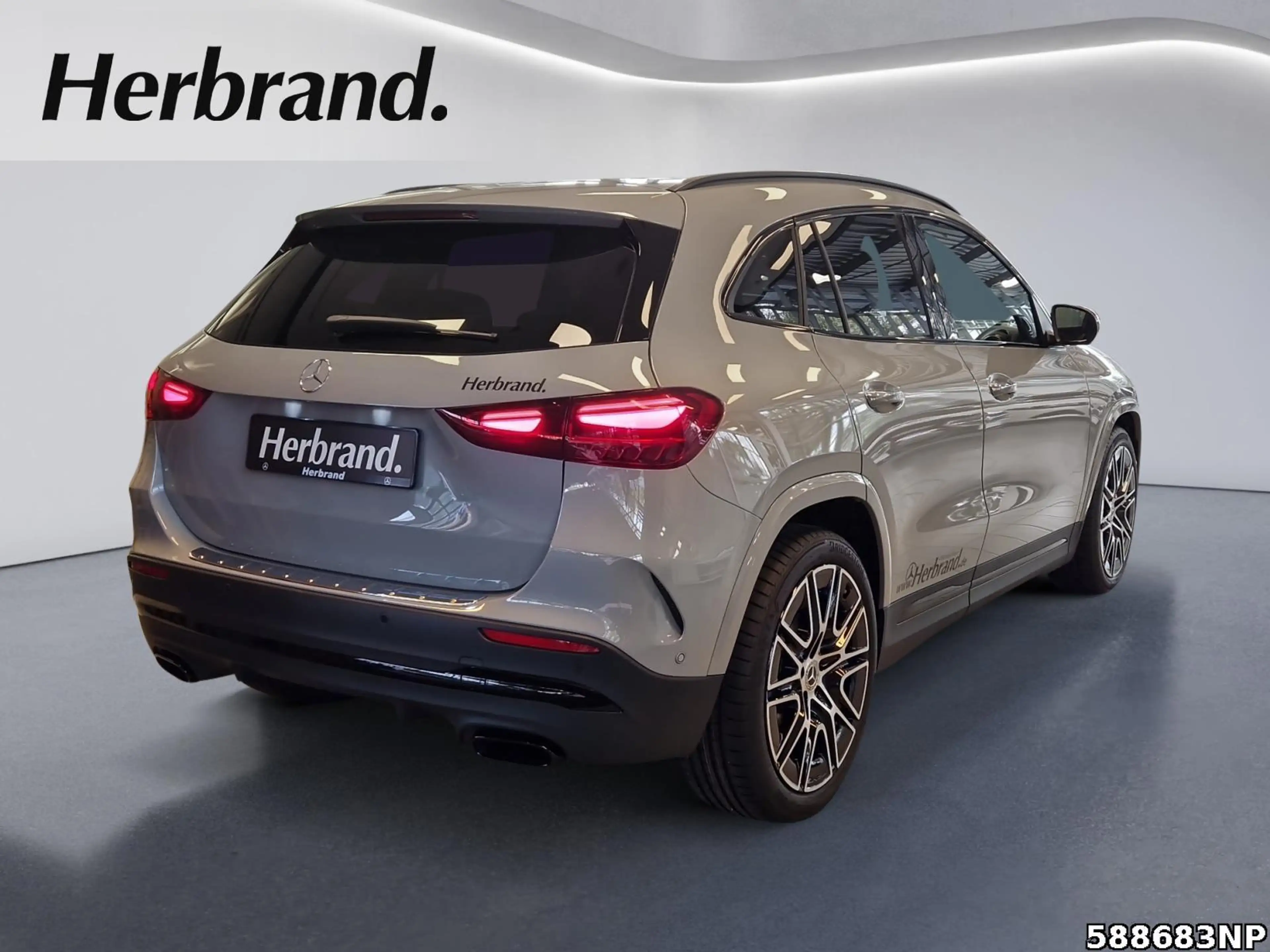 Mercedes-Benz GLA 200 SPECIAL-EDITION+20"+MULTIBEAM+360°+AHK — photo 3