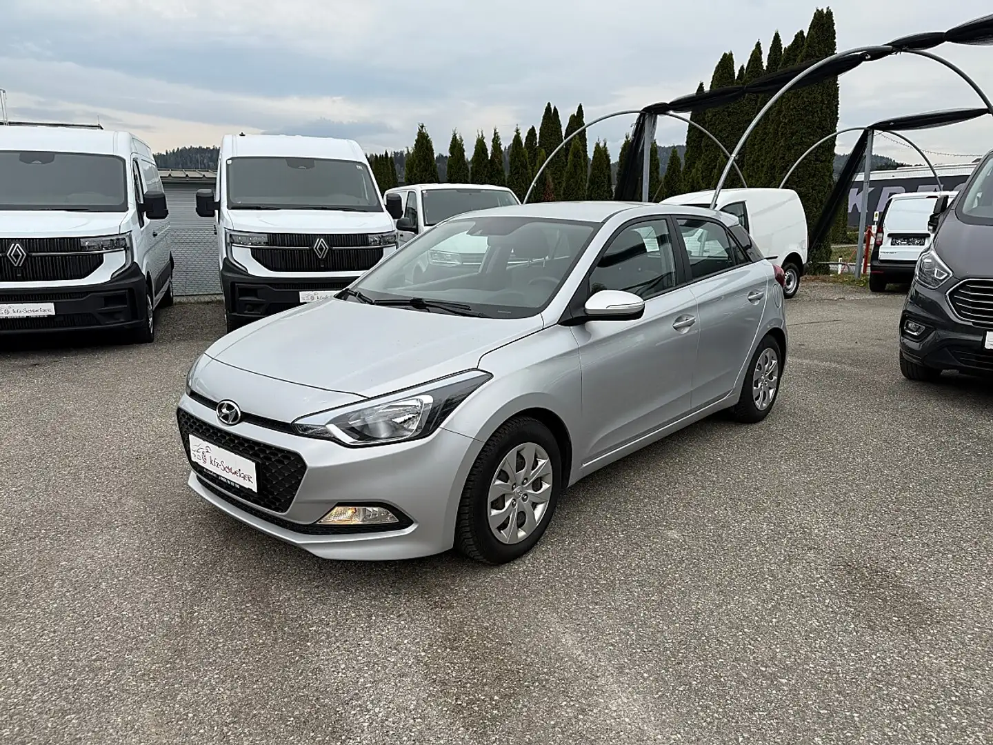 Hyundai i20 1,1 CRDi Limited Plus Start/Stopp Automatik Silber - 1