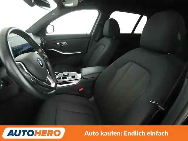 BMW 3 Series view 10