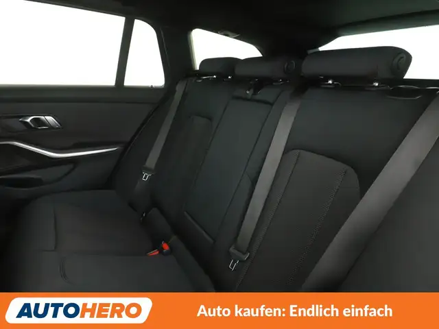 BMW 3 Series view 14