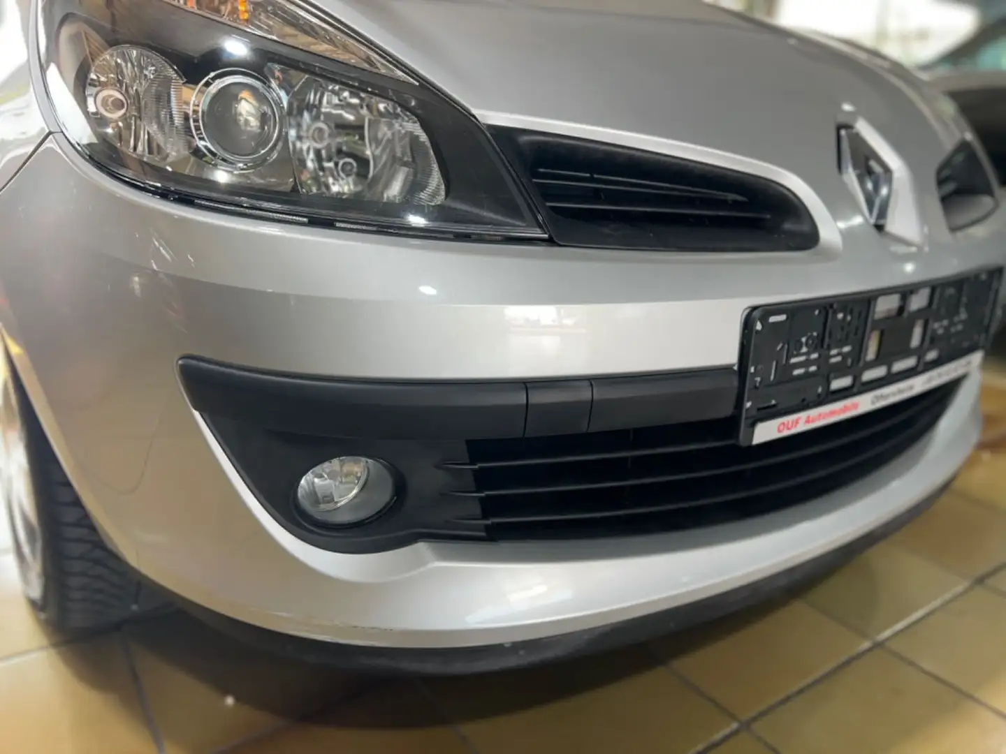 Renault Clio III Authentique Argent - 1