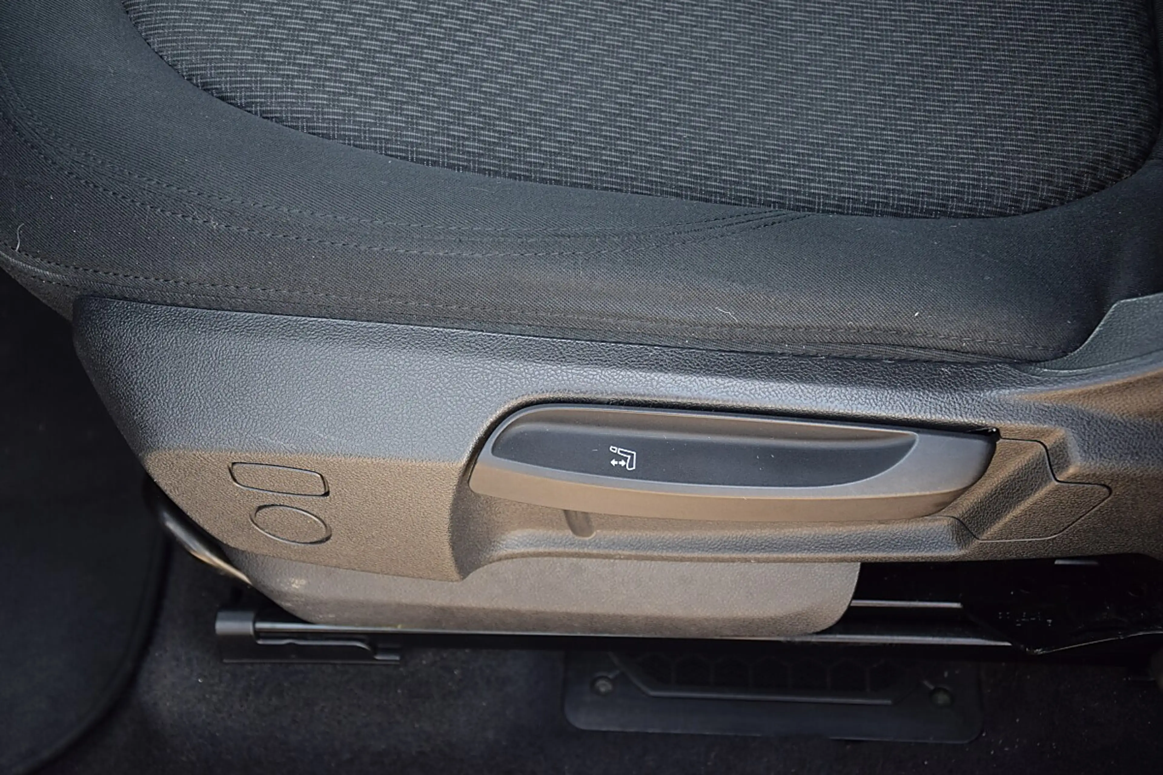 BMW 216 d Active Tourer Advantage AHK — photo 12