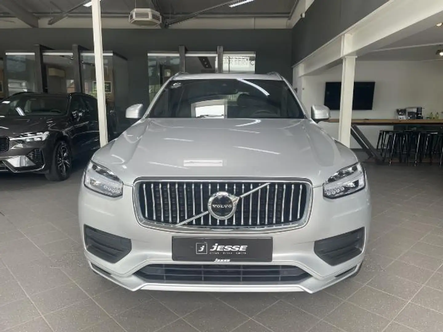 Volvo XC90 B5 D AWD Momentum LED Pano 7-Sitze srebrna - 2