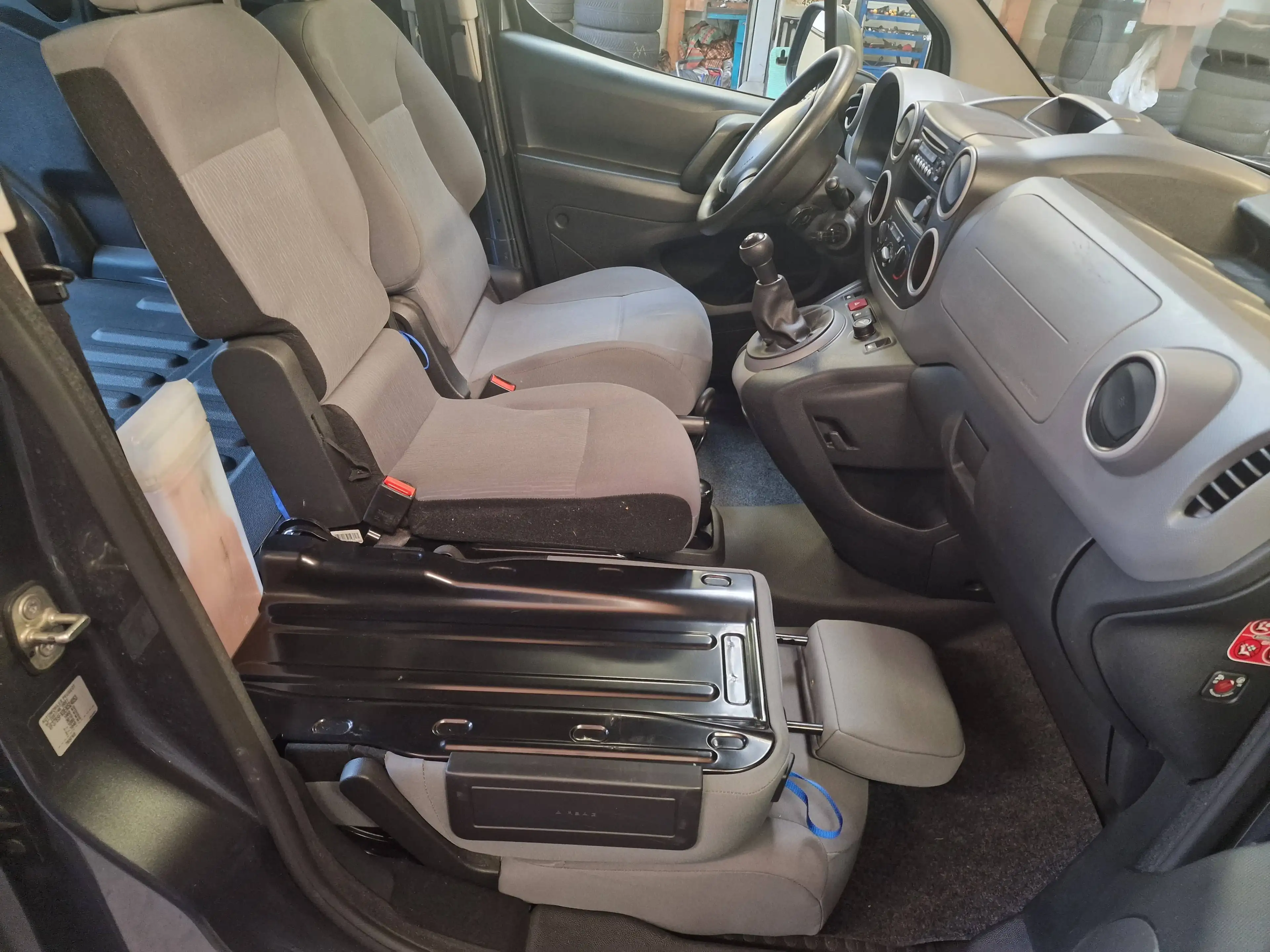 Peugeot Partner L1 Komfort 3 SITZER aus 1.Hand — photo 15