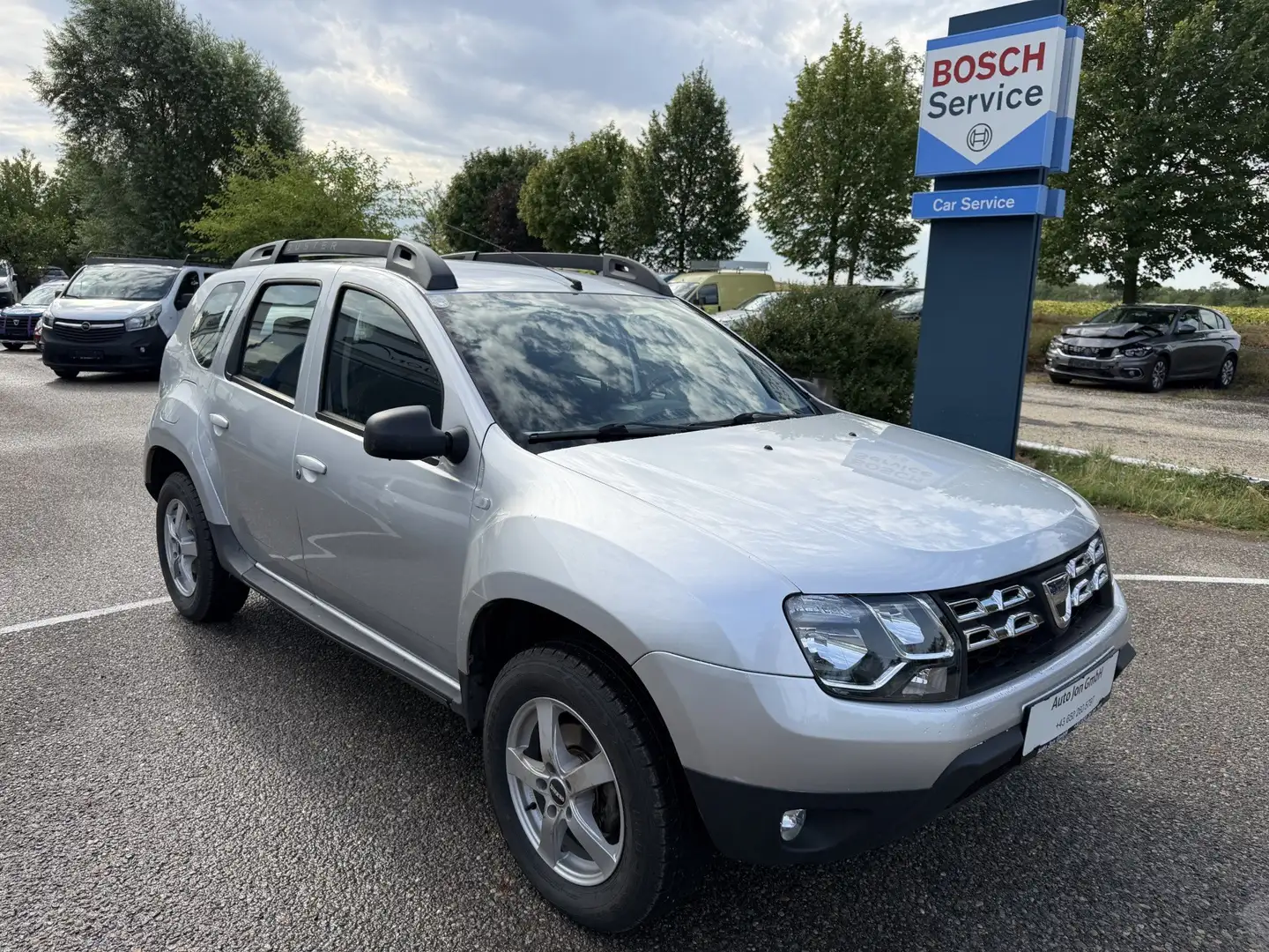 Dacia Duster Lauréate dCi 110 4WD*wenig KM*1Besitz*AHK* Grau - 2