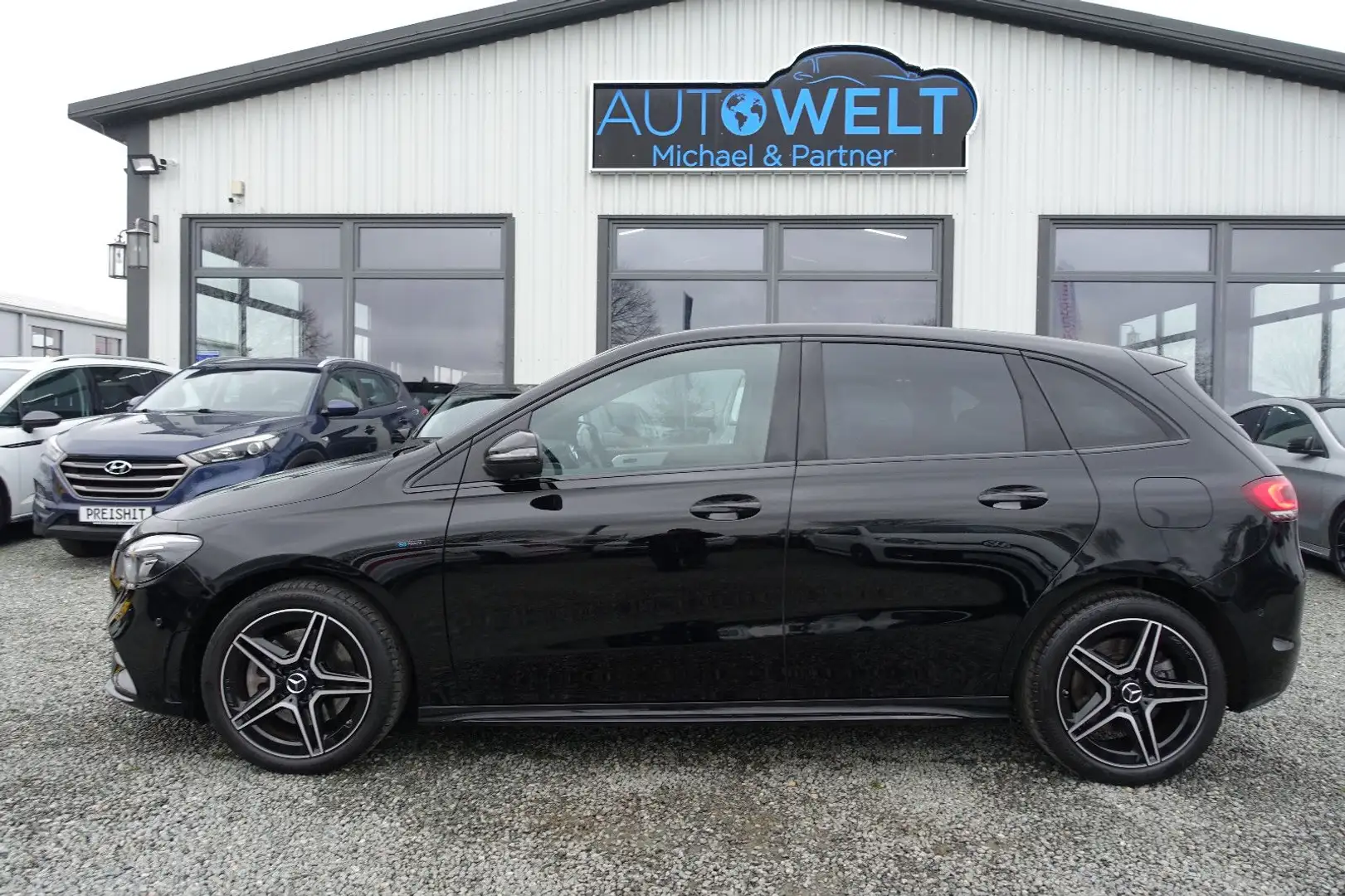Mercedes-Benz B 250 e Aut.AMG LED NAV DAB KAM ACC APP Alcantar Schwarz - 1