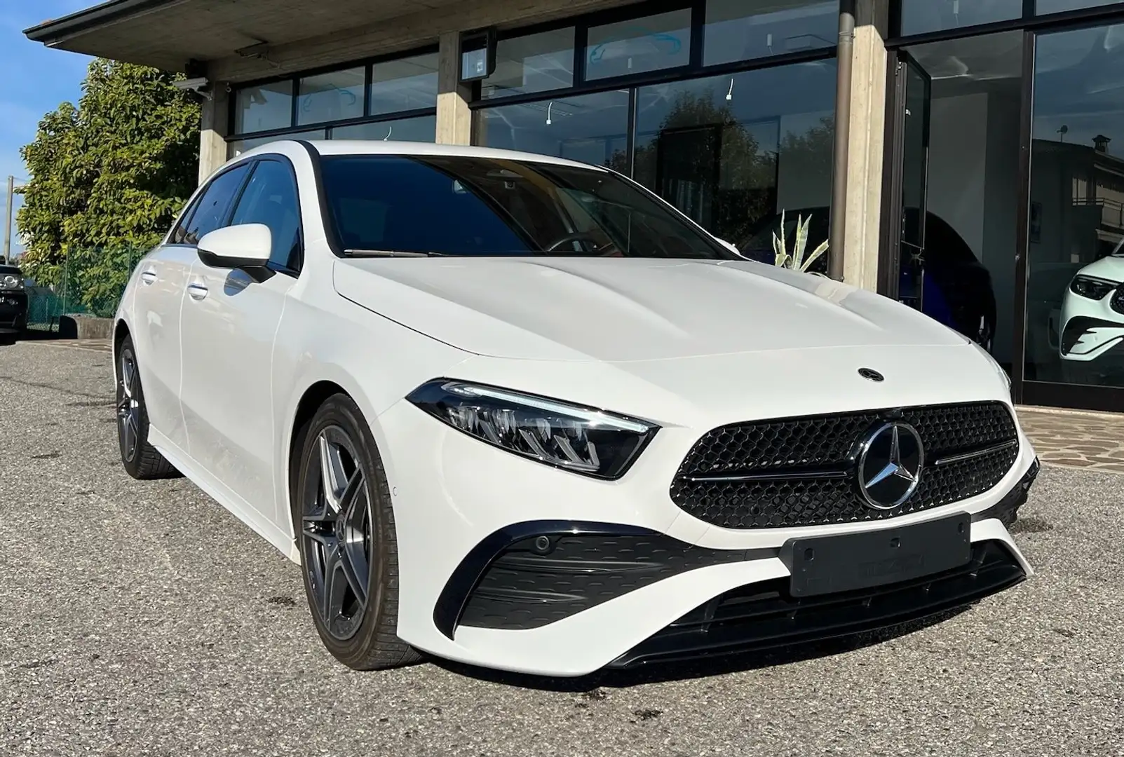 Mercedes-Benz A 200 Premium AMG ADVANCED Plus  MODELLO 2024 Bianco - 1