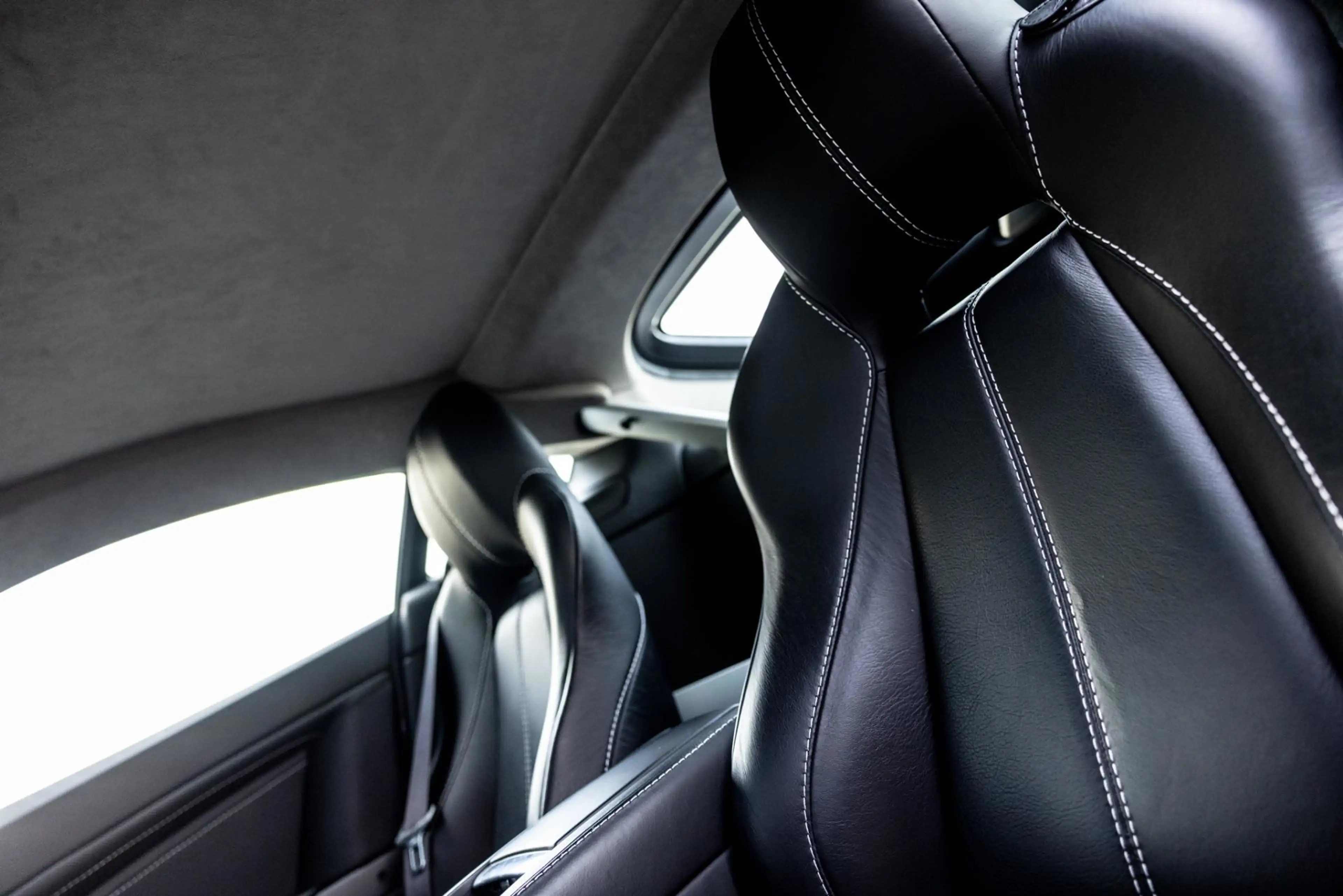 Aston Martin Vantage V8 4.7 V8 Sportshift 426 PK, Kroymans Onderhouden, — photo 10