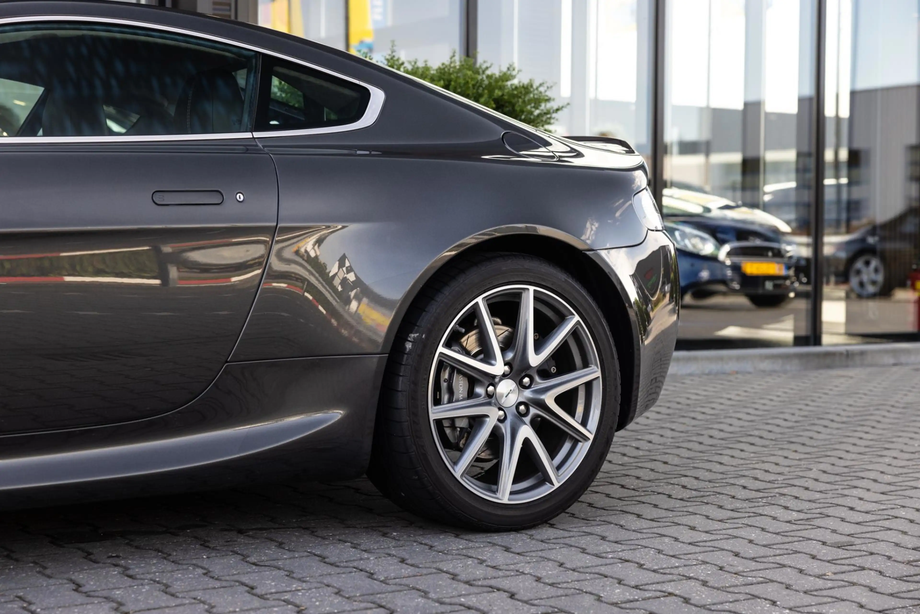 Aston Martin Vantage V8 4.7 V8 Sportshift 426 PK, Kroymans Onderhouden, — photo 5