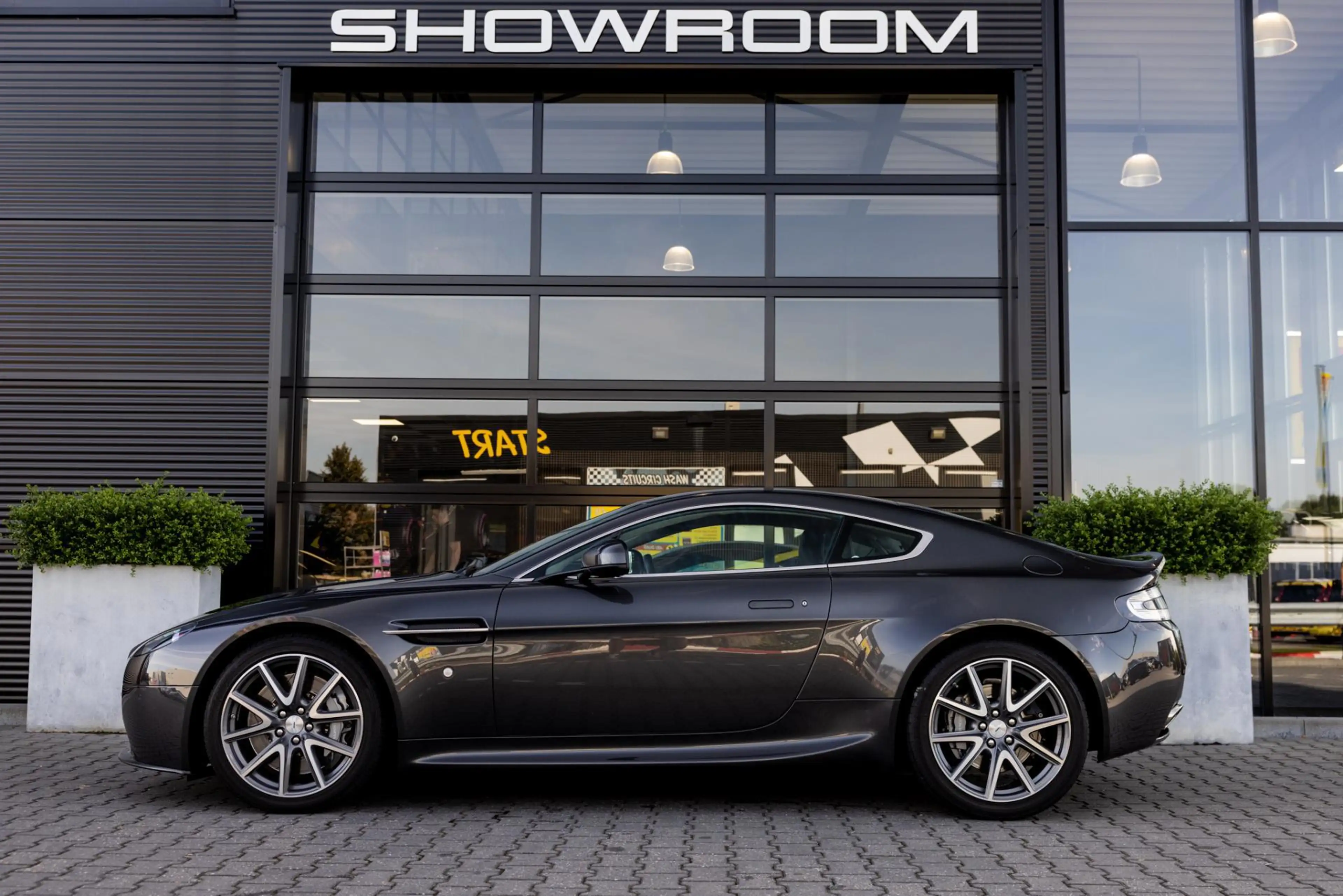 Aston Martin Vantage V8 4.7 V8 Sportshift 426 PK, Kroymans Onderhouden, — photo 3
