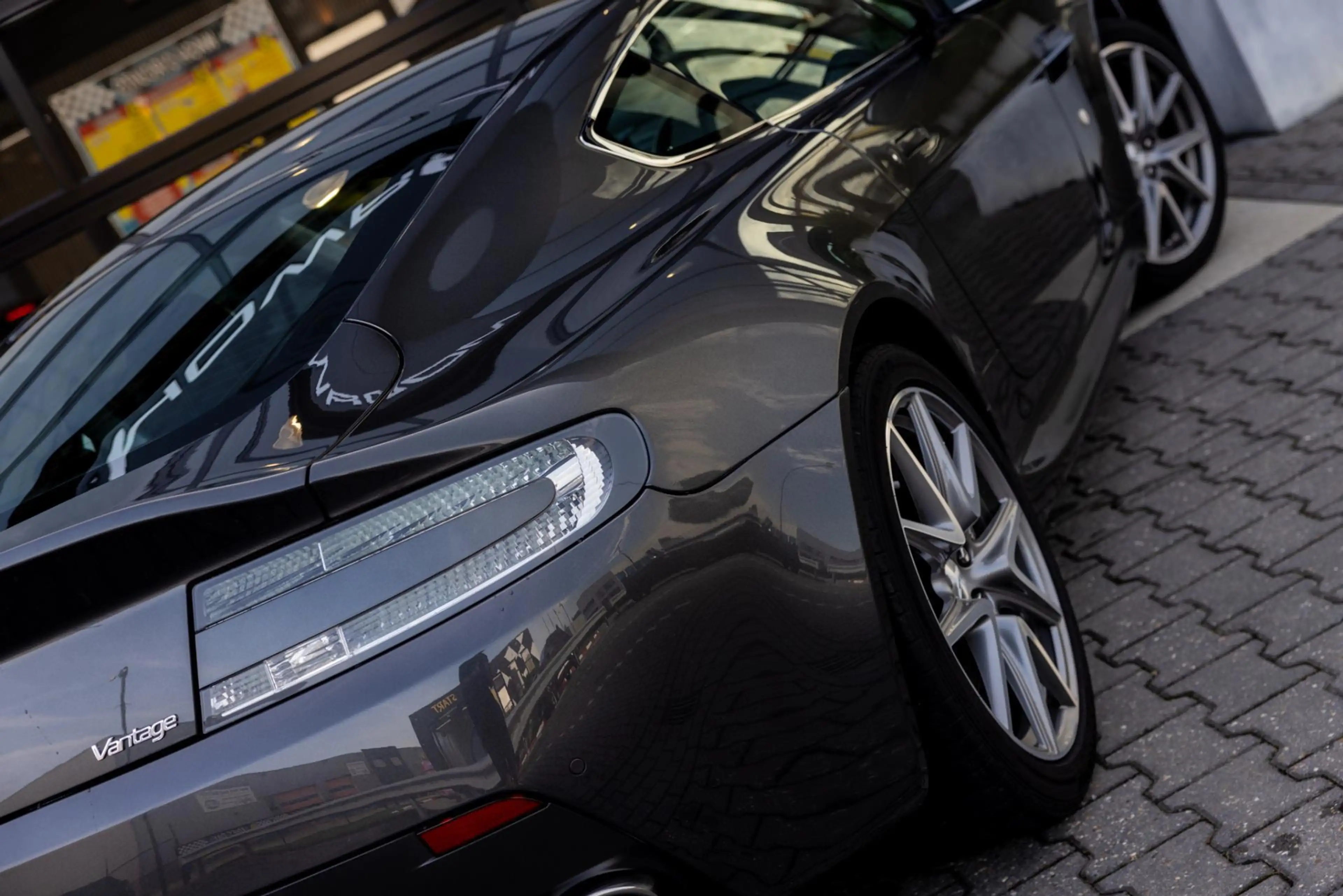 Aston Martin Vantage V8 4.7 V8 Sportshift 426 PK, Kroymans Onderhouden, — photo 6