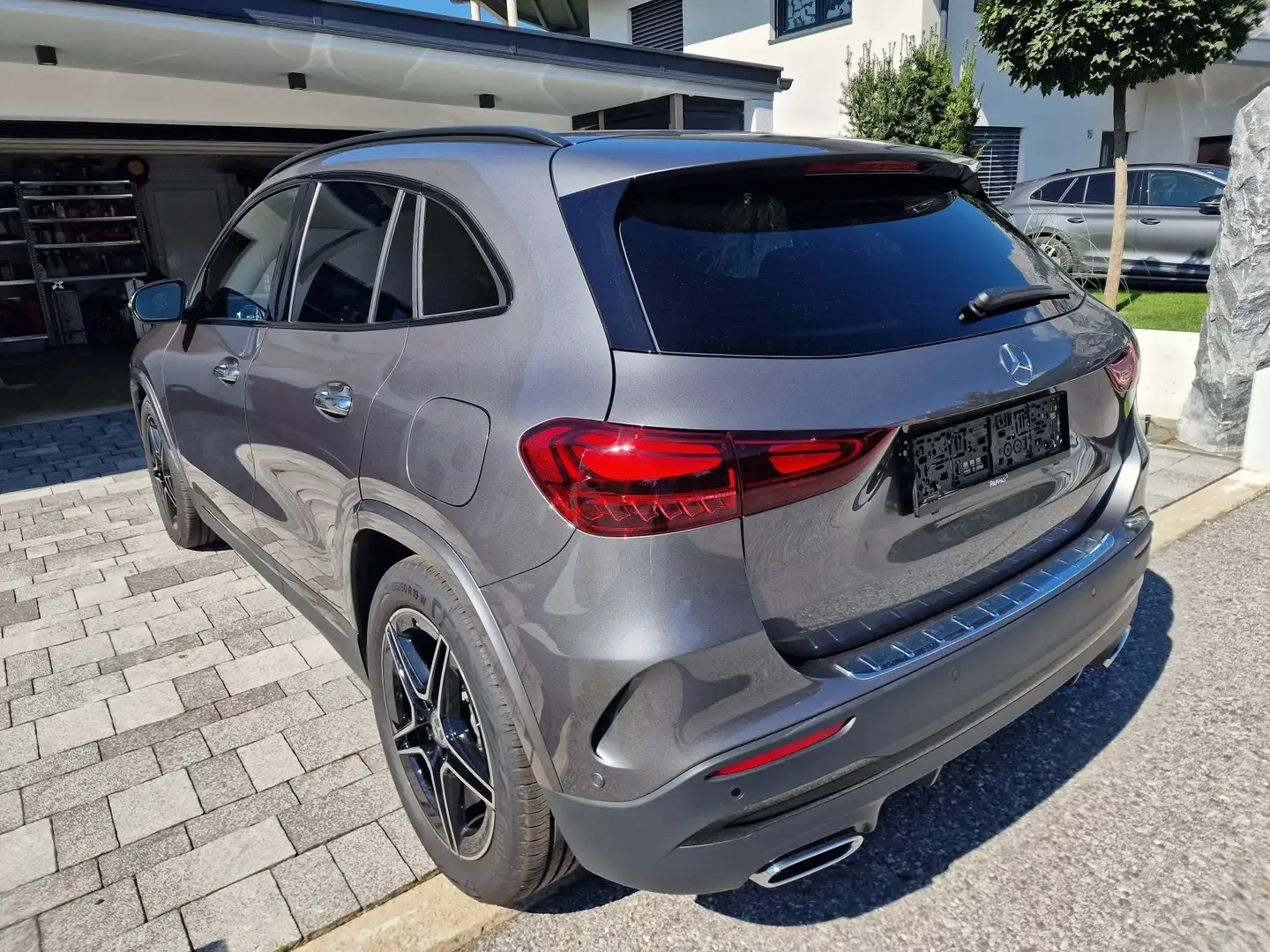 Mercedes-Benz GLA 200 GLA 200 d 4matic Österreich-Edition /AMG-LIne Exklusive Highlights & Premium- Paket Grau - 2