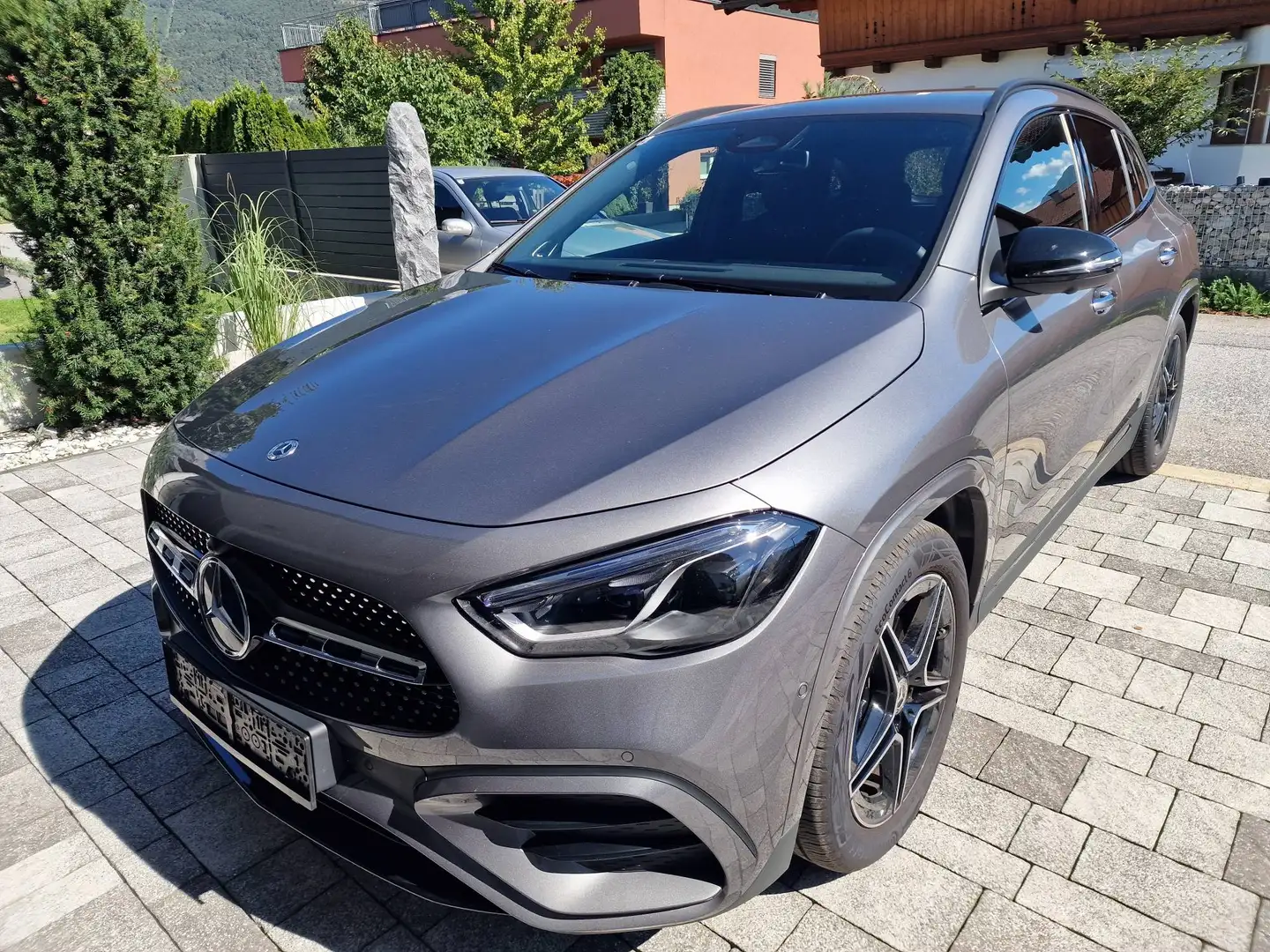 Mercedes-Benz GLA 200 GLA 200 d 4matic Österreich-Edition /AMG-LIne Exklusive Highlights & Premium- Paket Grau - 1