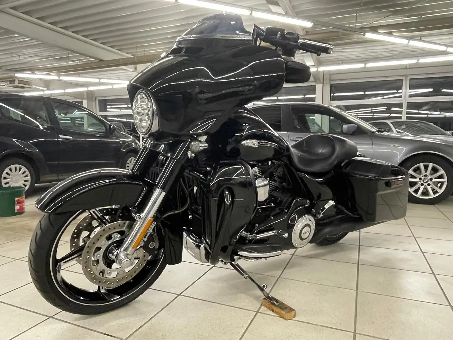 Harley-Davidson Street Glide CVO 110 inch°Screamin Eagle°LED°11400 KM Schwarz - 1