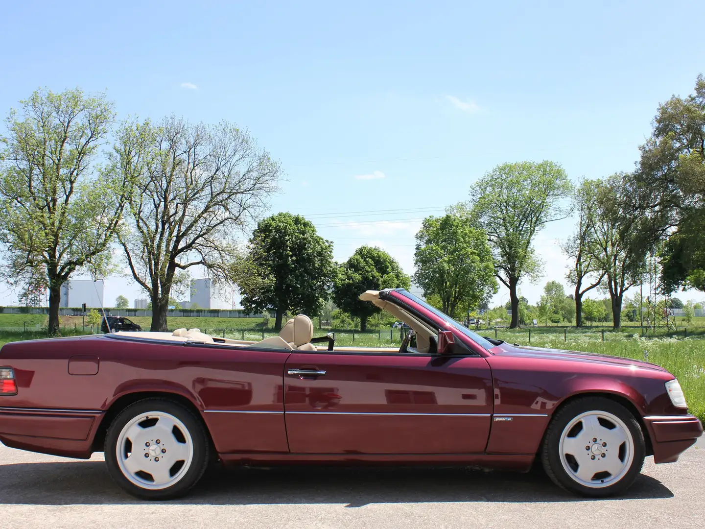 Mercedes-Benz E 320 Aut. Sport Line Original 100% Deutsch 2.Hand Fialová - 1