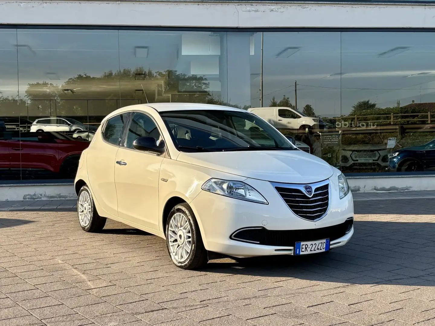 Lancia Ypsilon Ypsilon 1.3 MJT 16V 95 CV 5 porte S&S Silver Weiß - 1