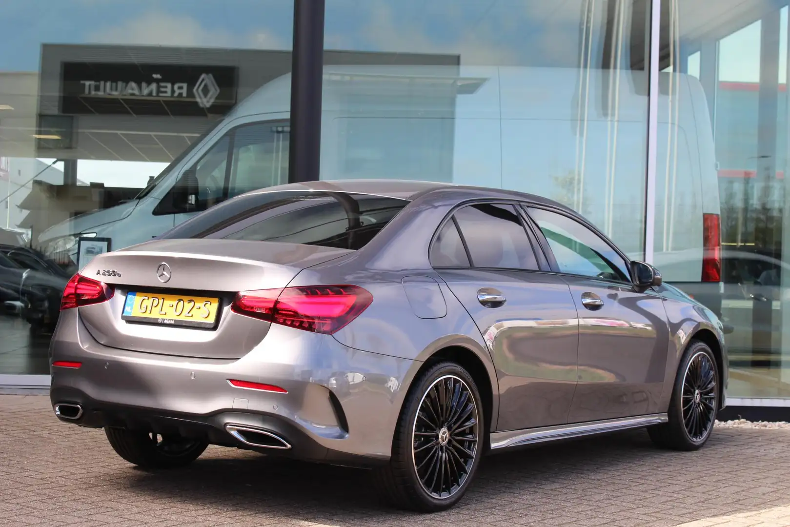 Mercedes-Benz A 250 Limousine e Star Edition PLUS AMG Line Panorama da Gris - 2