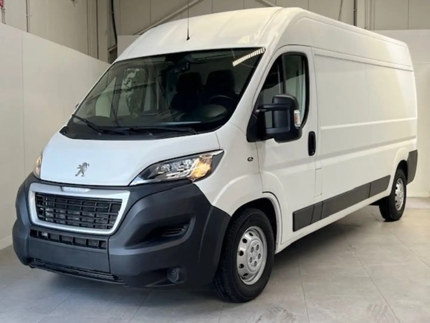Peugeot Boxer FT 435 L3H2 70 kWu Premium Wit - 1