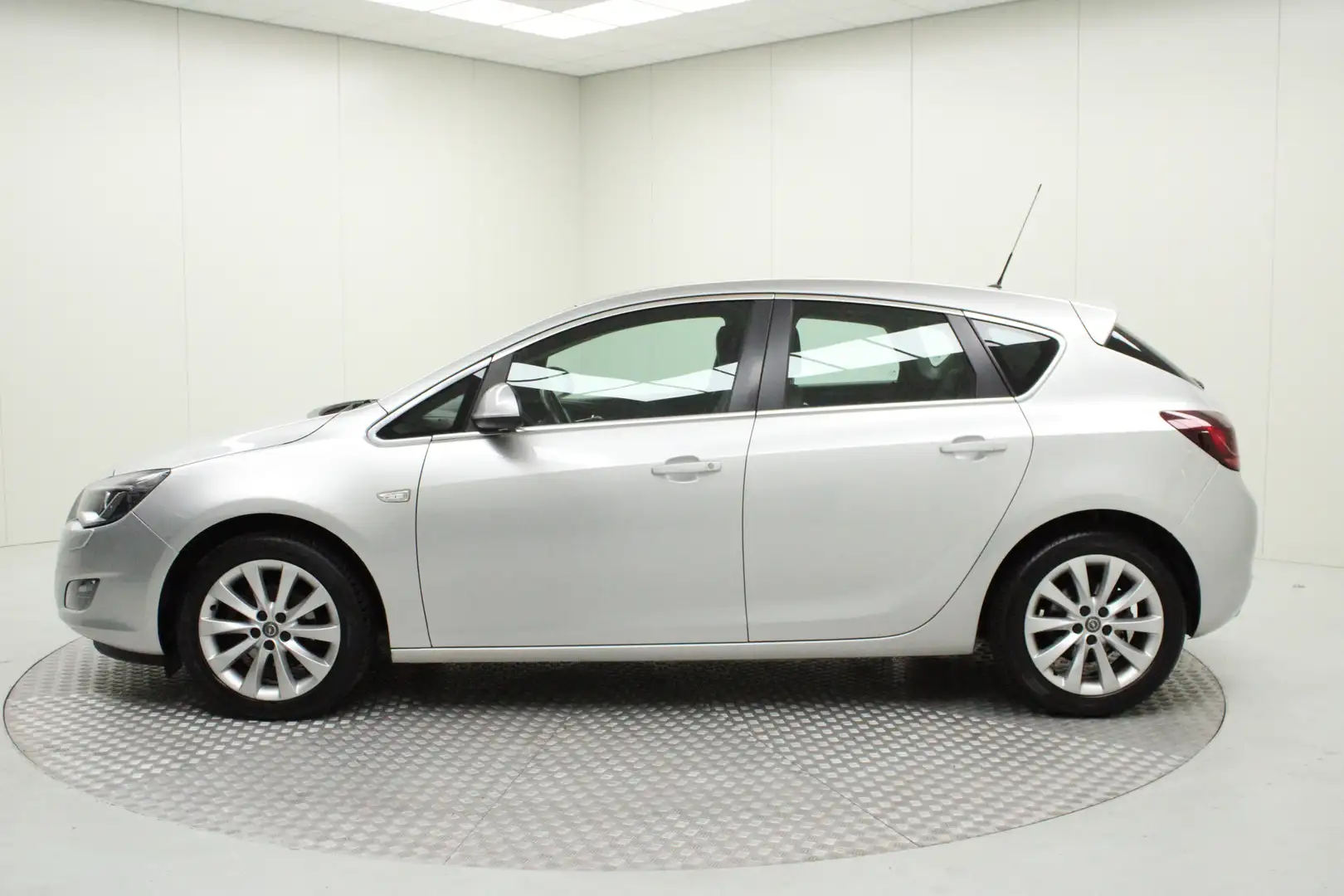 Opel Astra 1.4 Turbo Sport | Cruise / Climate / Radio CD / PD Gris - 2