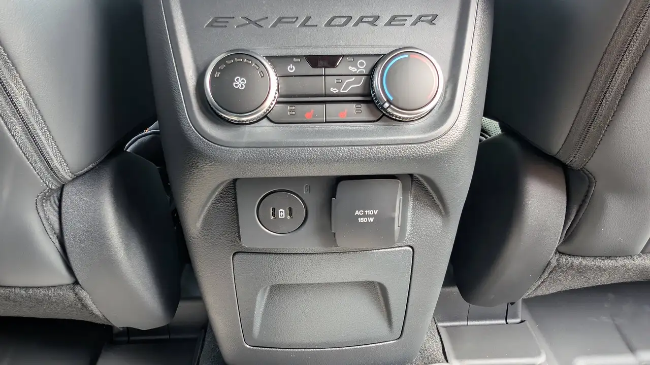 Ford Explorer снимка Ford Explorer